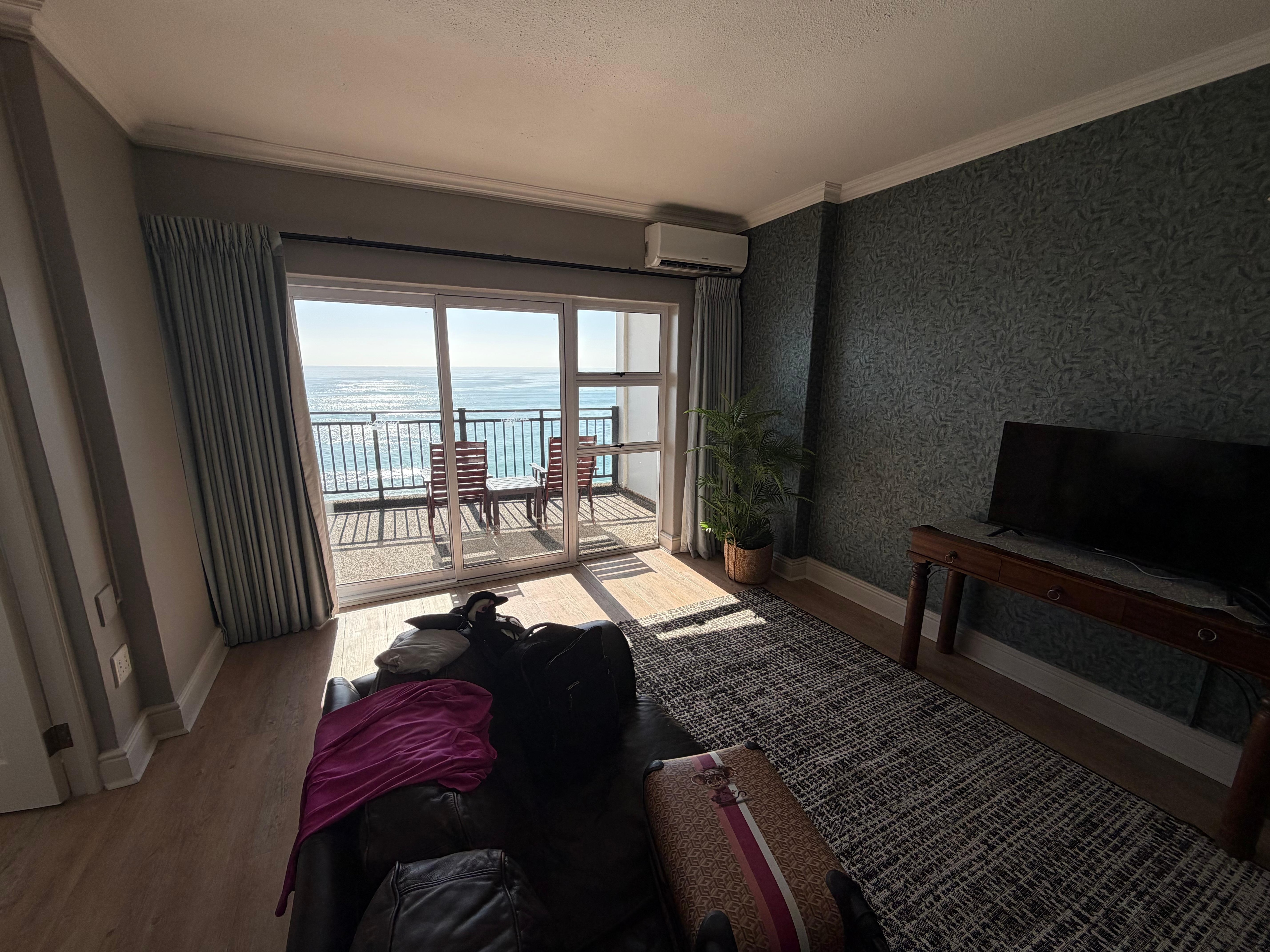 2 Zimmer suite. Hier gab es eine Klimaanlage die leider bis zum Schlafzimmer nicht reichte. Über 27 grad im Zimmer. 