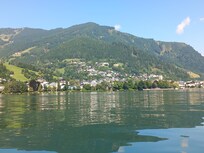 V.a een bootje op het meer van Zell am See