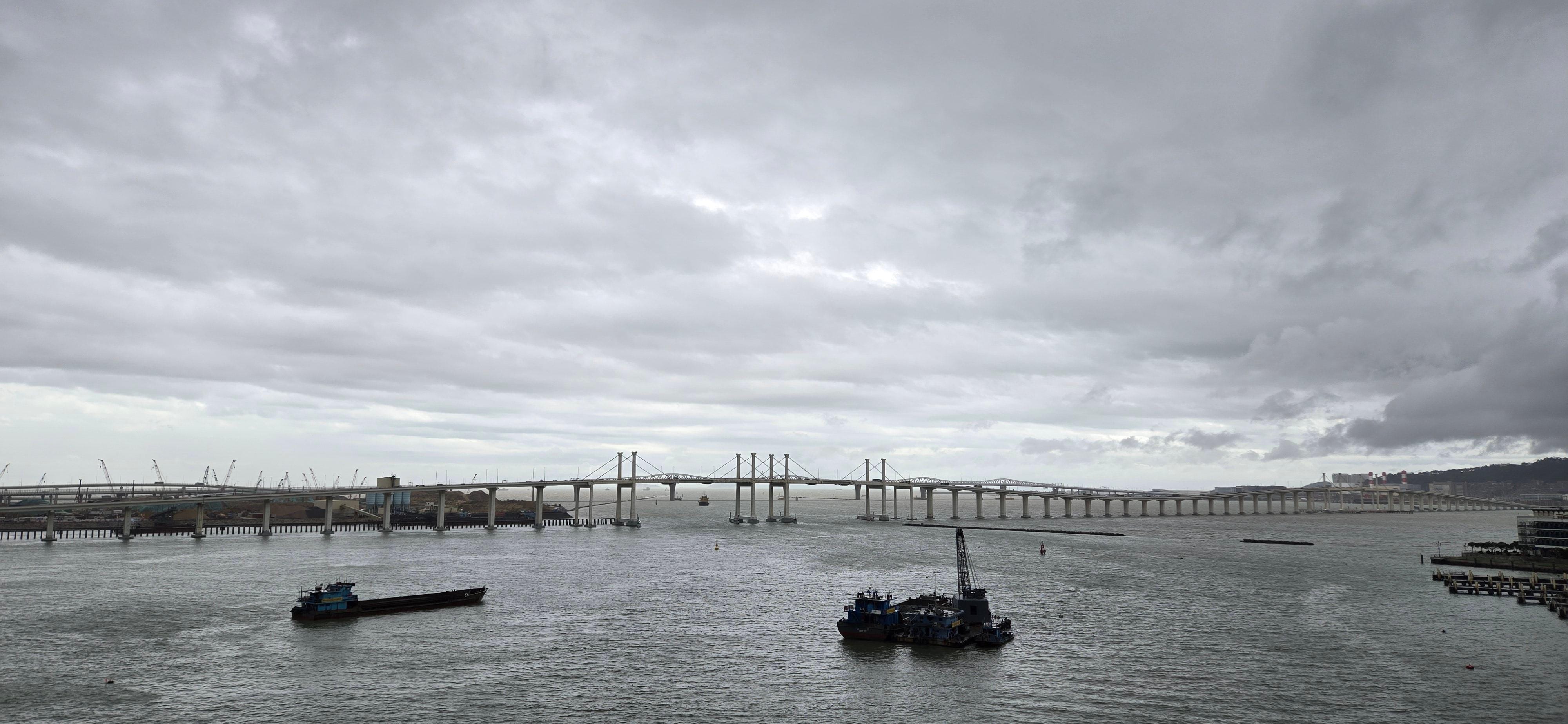 這是從房間的露臺影出去的海景。