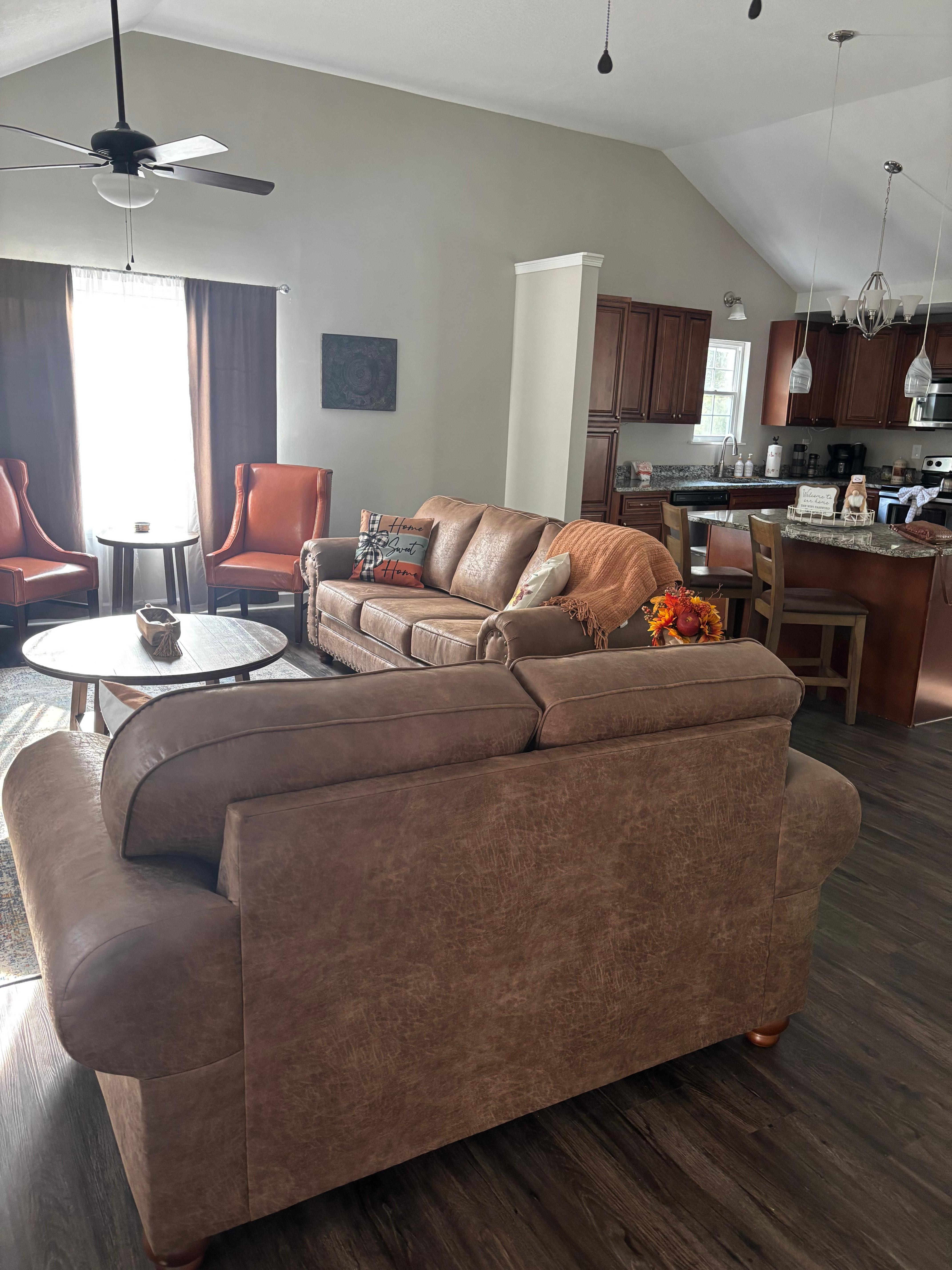 Living room and kitchen was perfect for relaxing and fixing breakfast. 