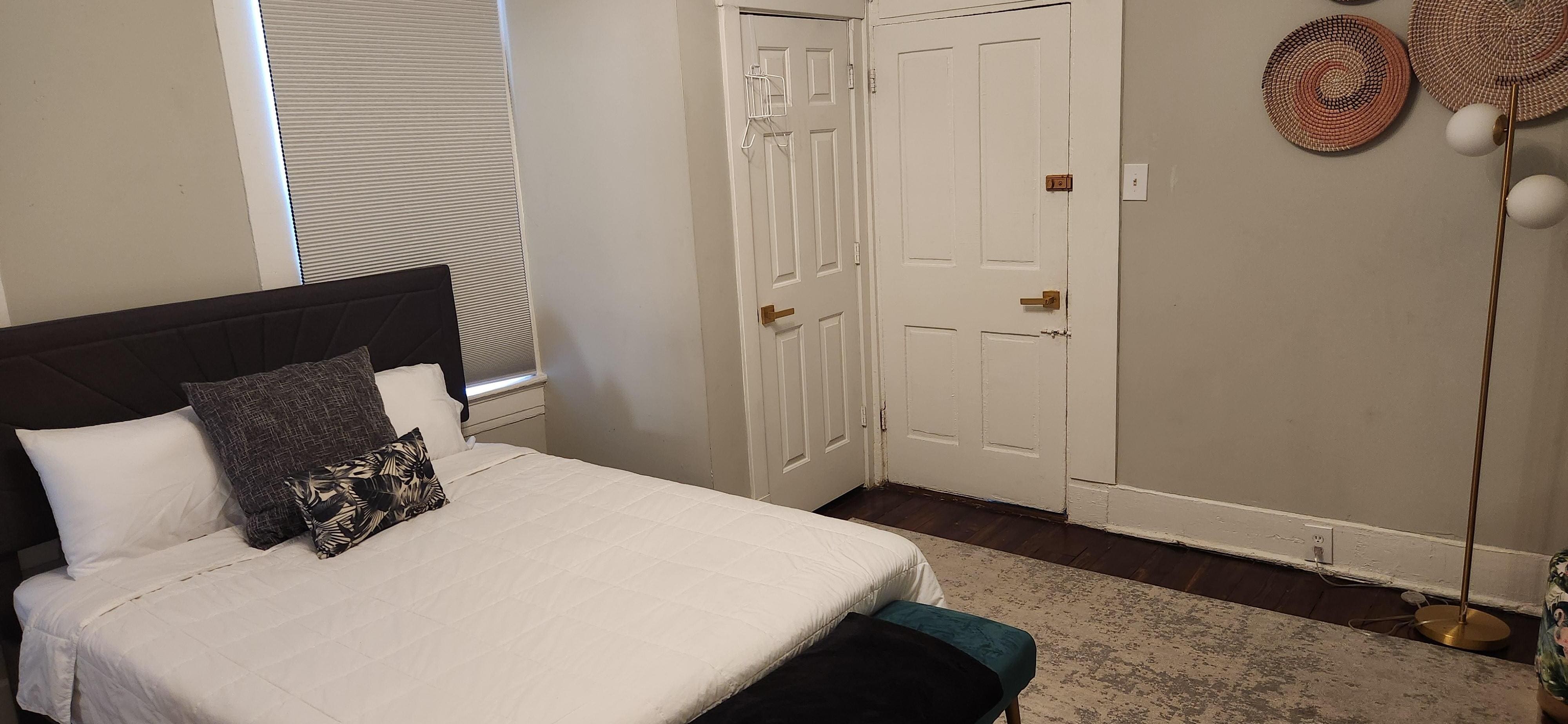 Downstairs bedroom.
