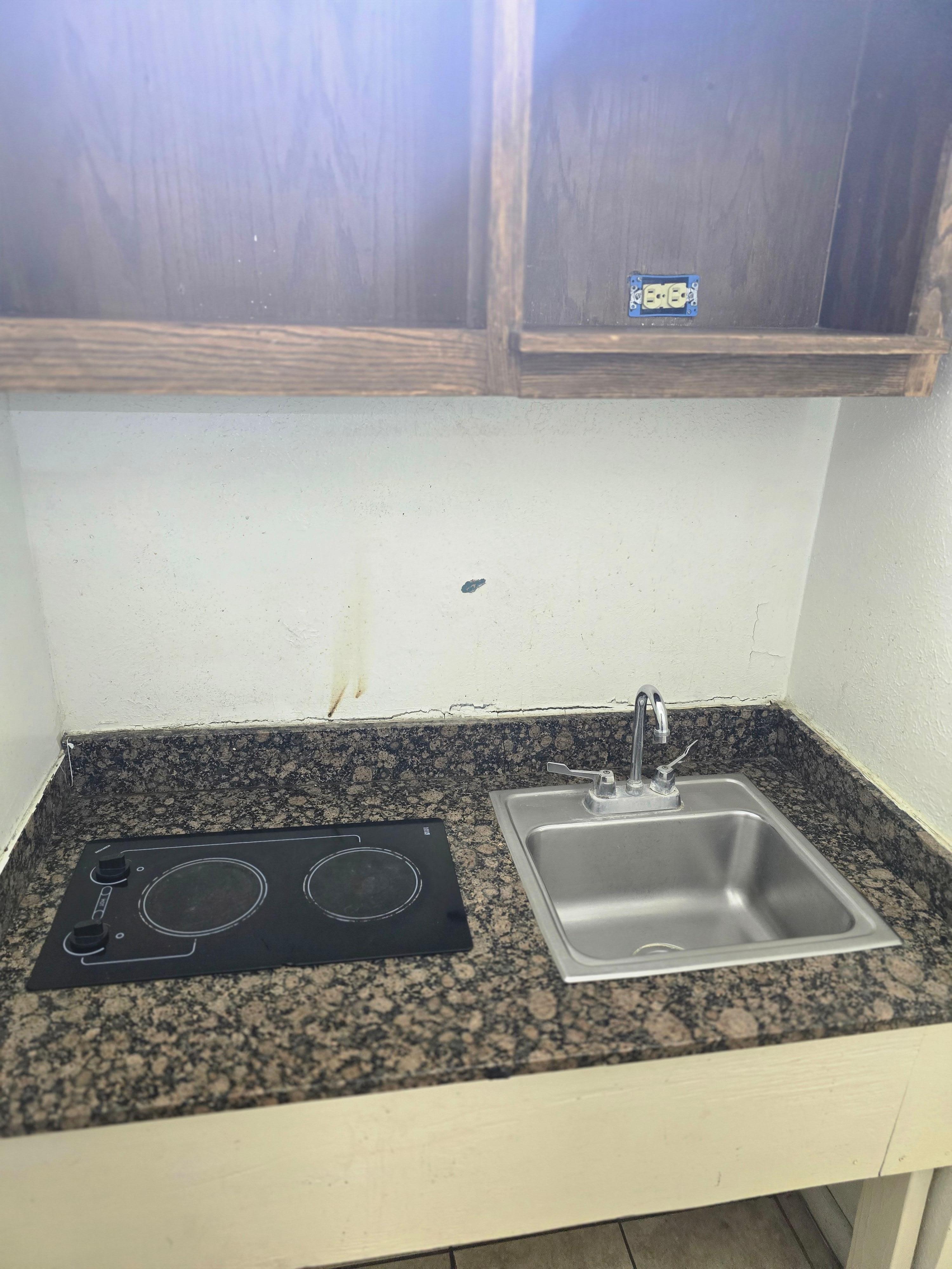 Kitchen did not work and mold all over counter