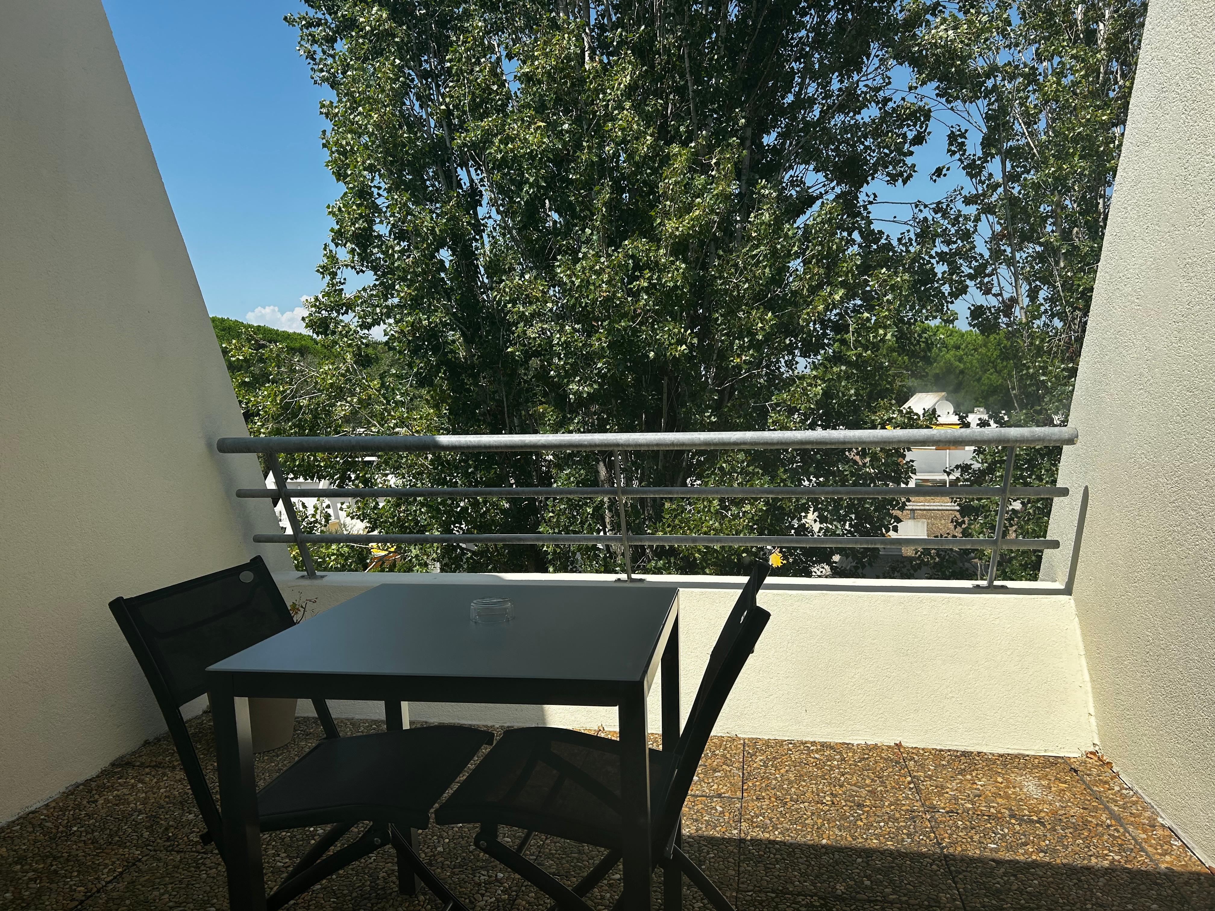 Comfort room balcony garden view 