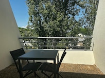 Comfort room balcony garden view