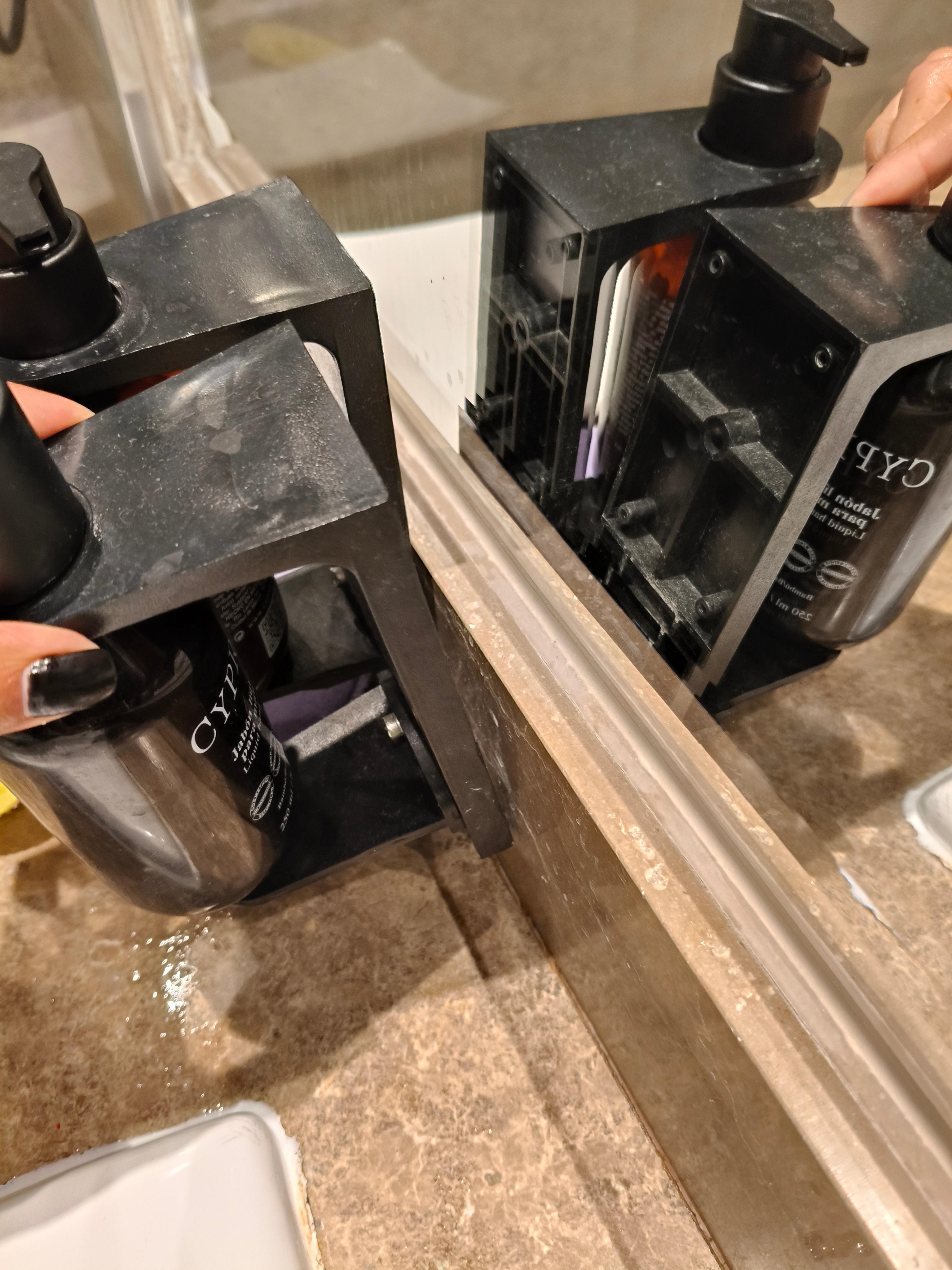 Aspectos a mejorar: La zona de las habitaciones, al menos donde me tocó, se ve vieja a comparación de otras partes, una de las camas estaban a nada de romperse de las patas