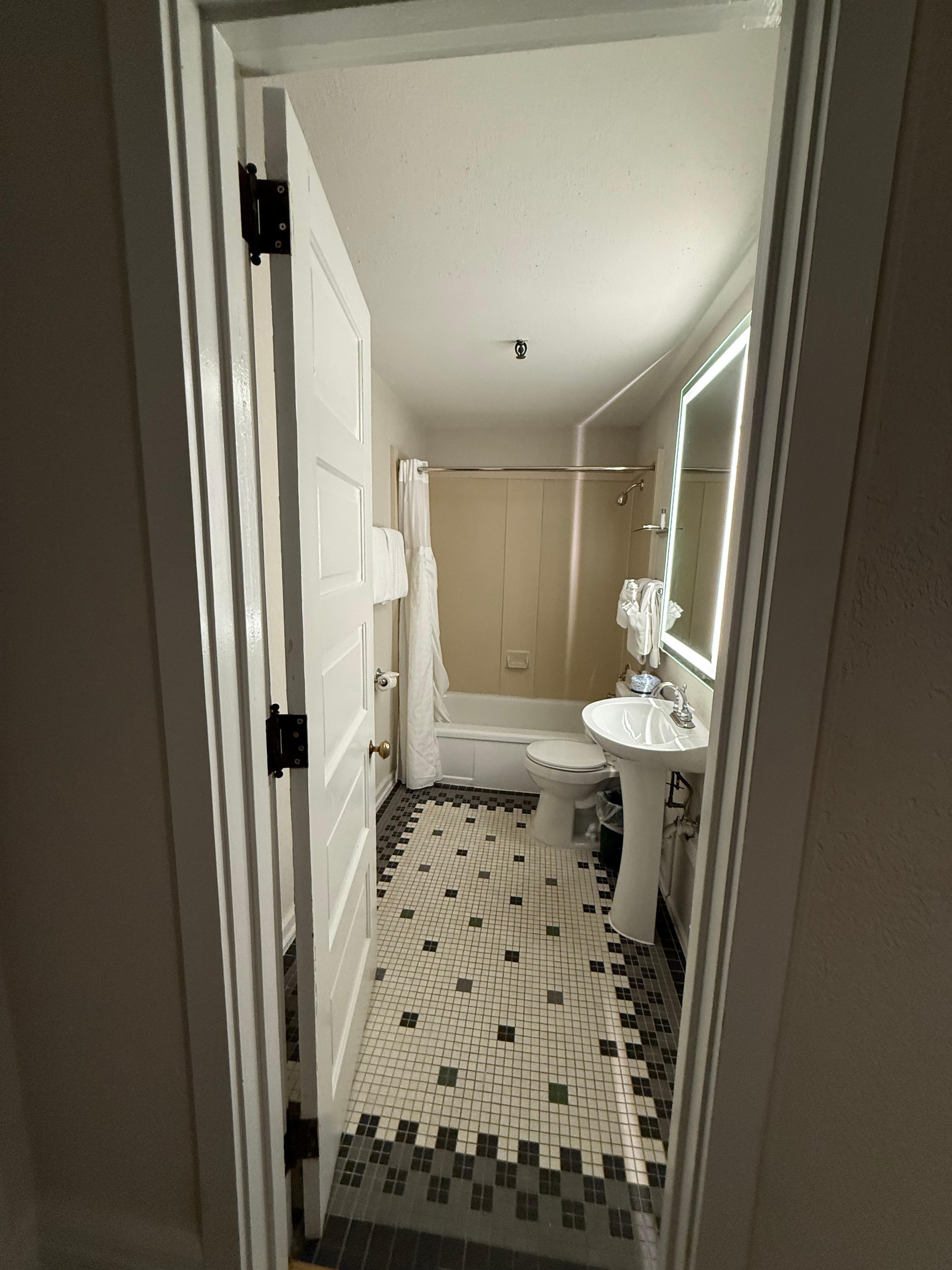 A decent size Bathroom as our Ensuite 
