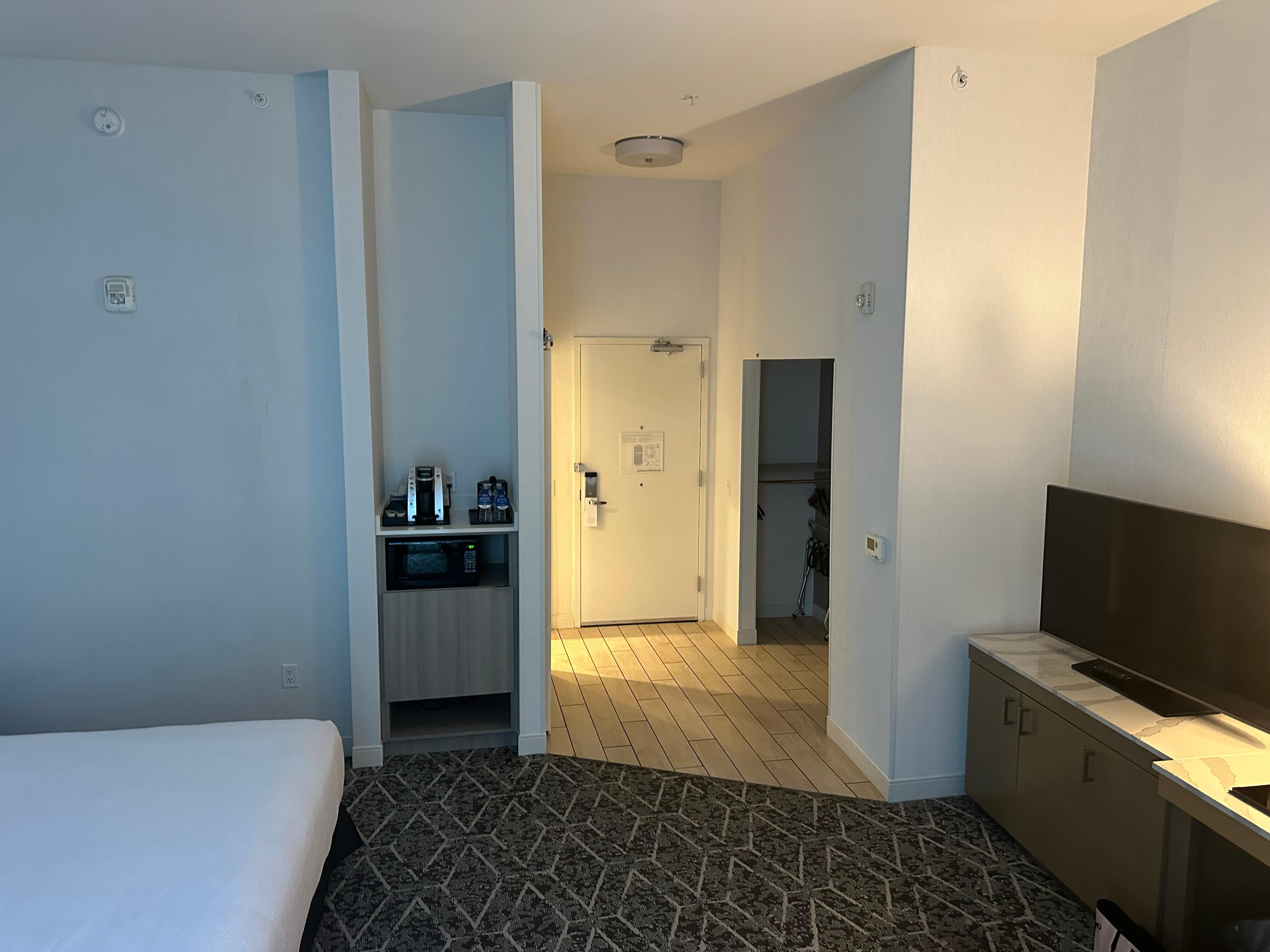 Large king size room that sleeps 2
