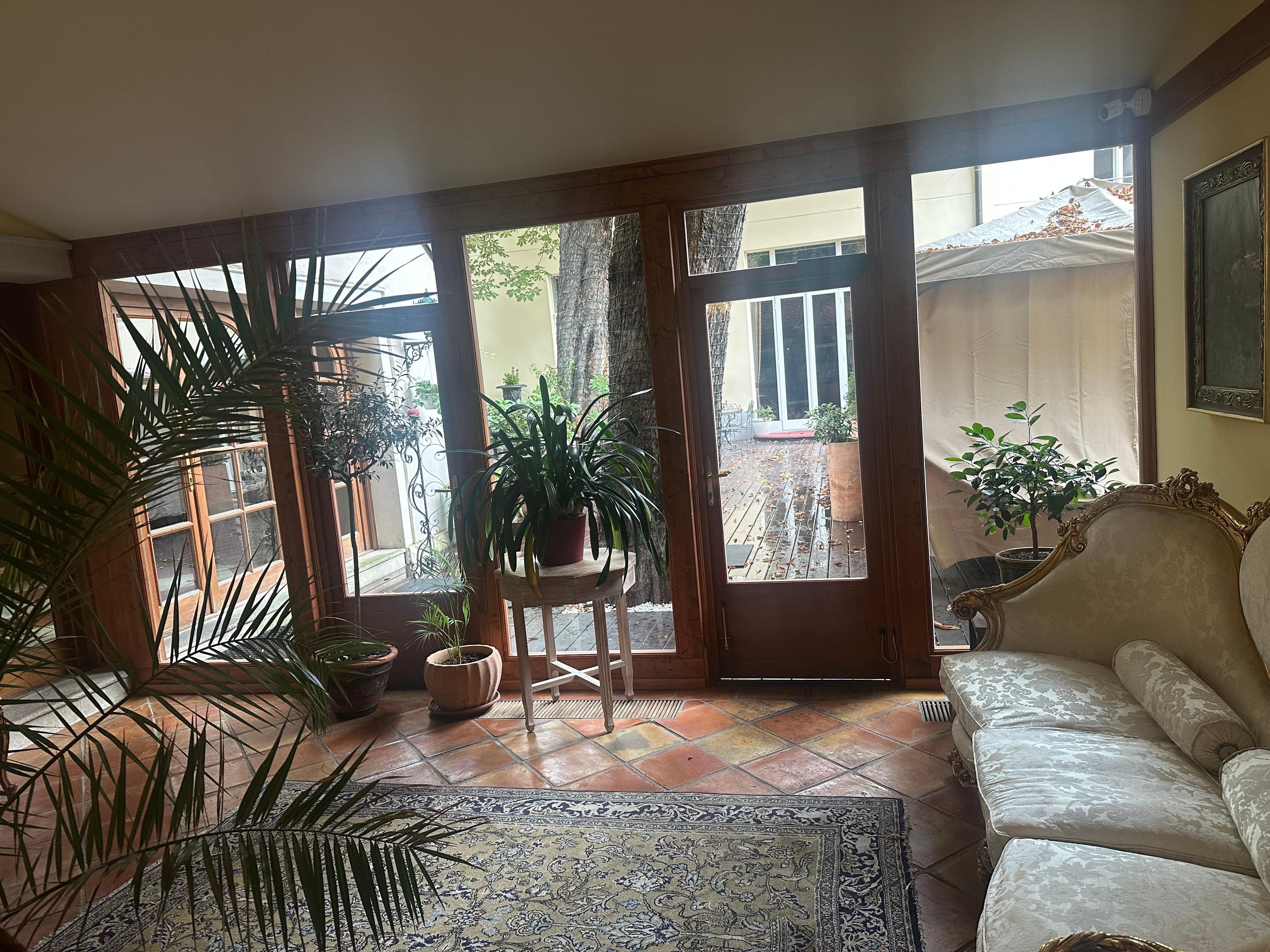 One of the many open parlors 