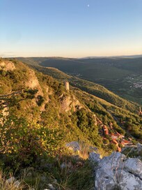 Vue sur le village de Podpec depuis la montagne. 20 min de marche depuis le gîte en direction de la Tour.
