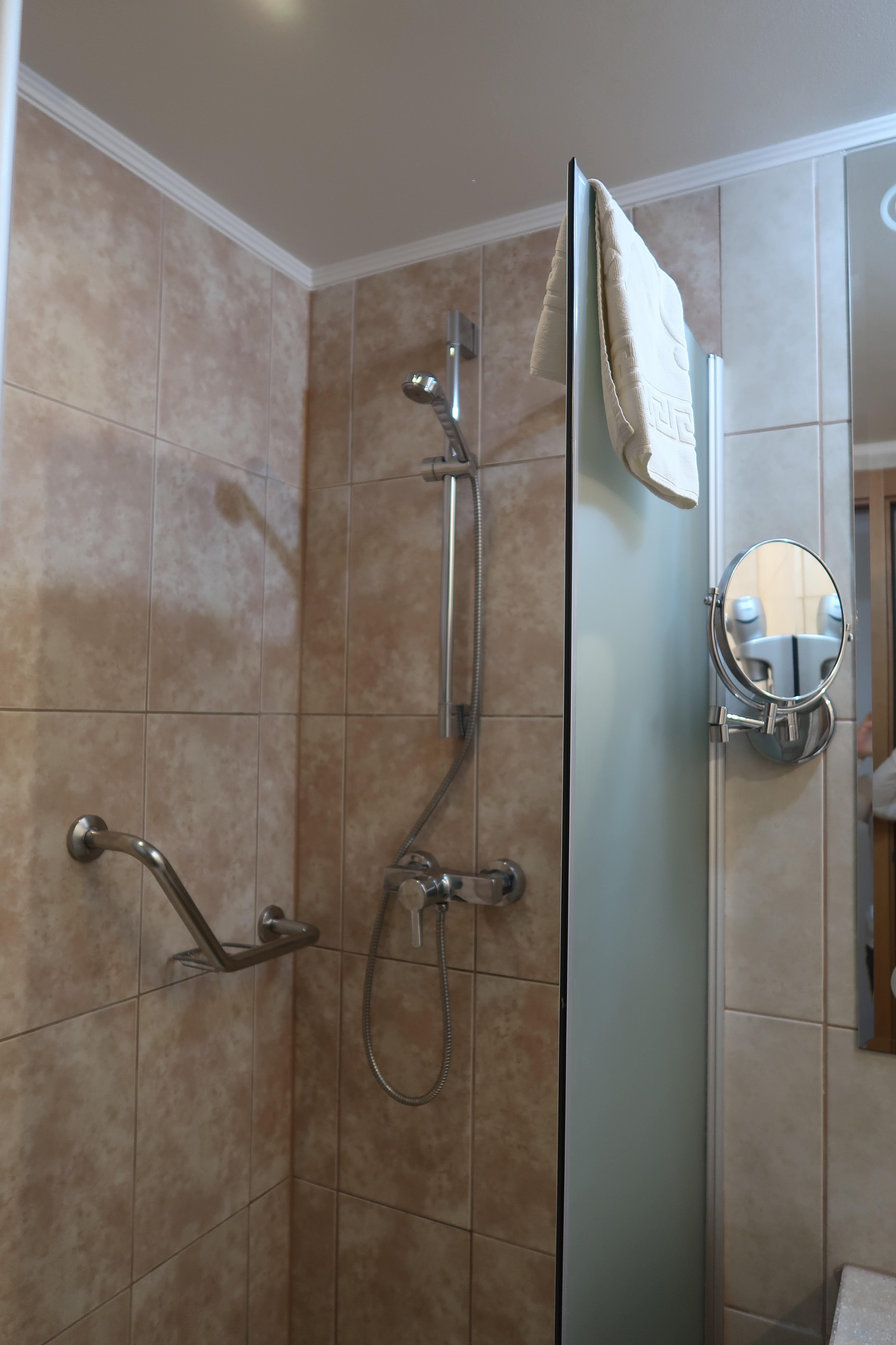 シャワールームも清潔。