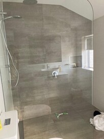 Spacious bathroom