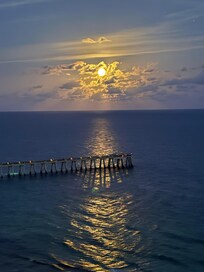 The coolest full moon ever!
