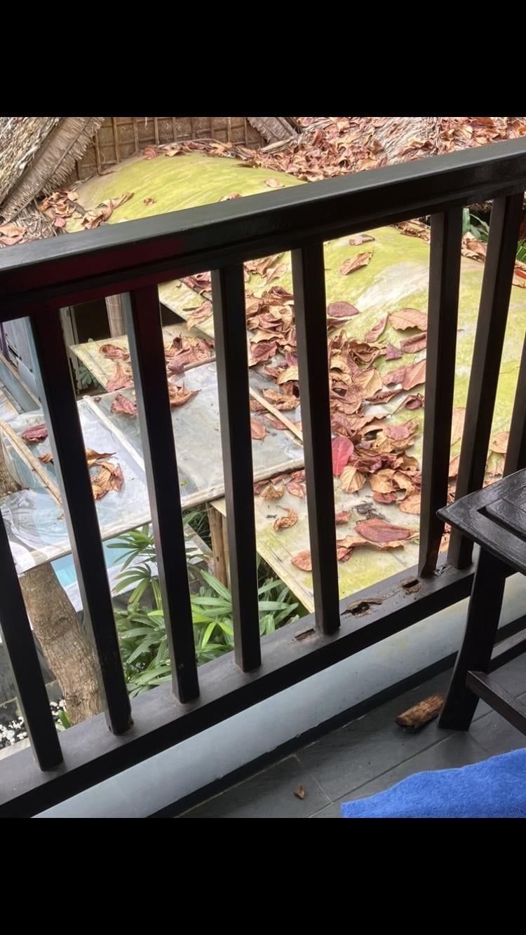 Broken balustrade a child could slip through 