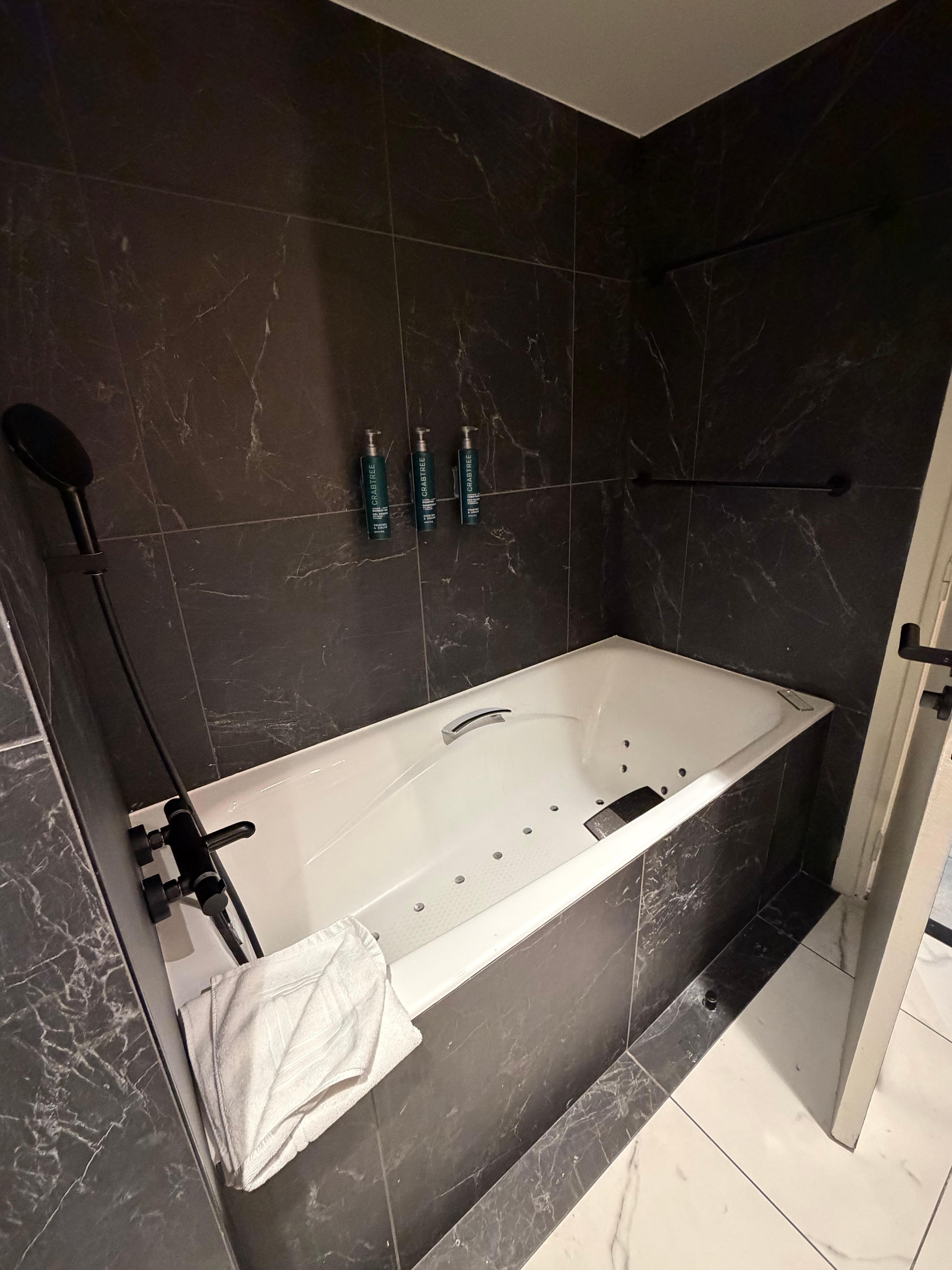 Stains in the bathtub