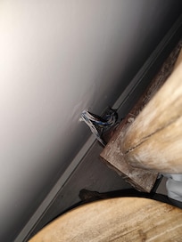 Elektroinstallation der Beleuchtung des Bettes