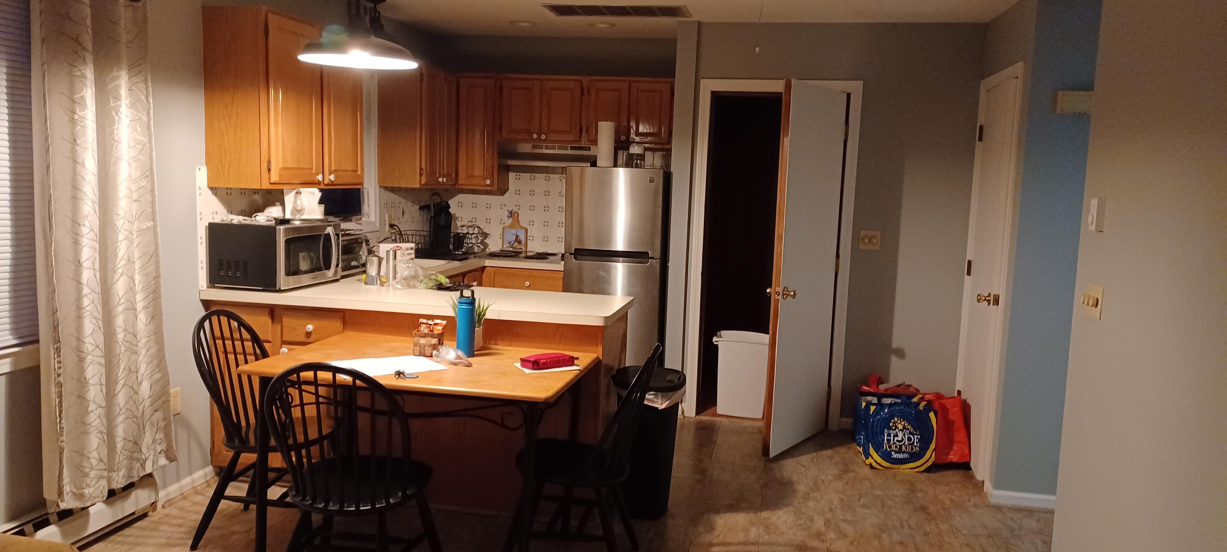 Nice kitchen and dining area