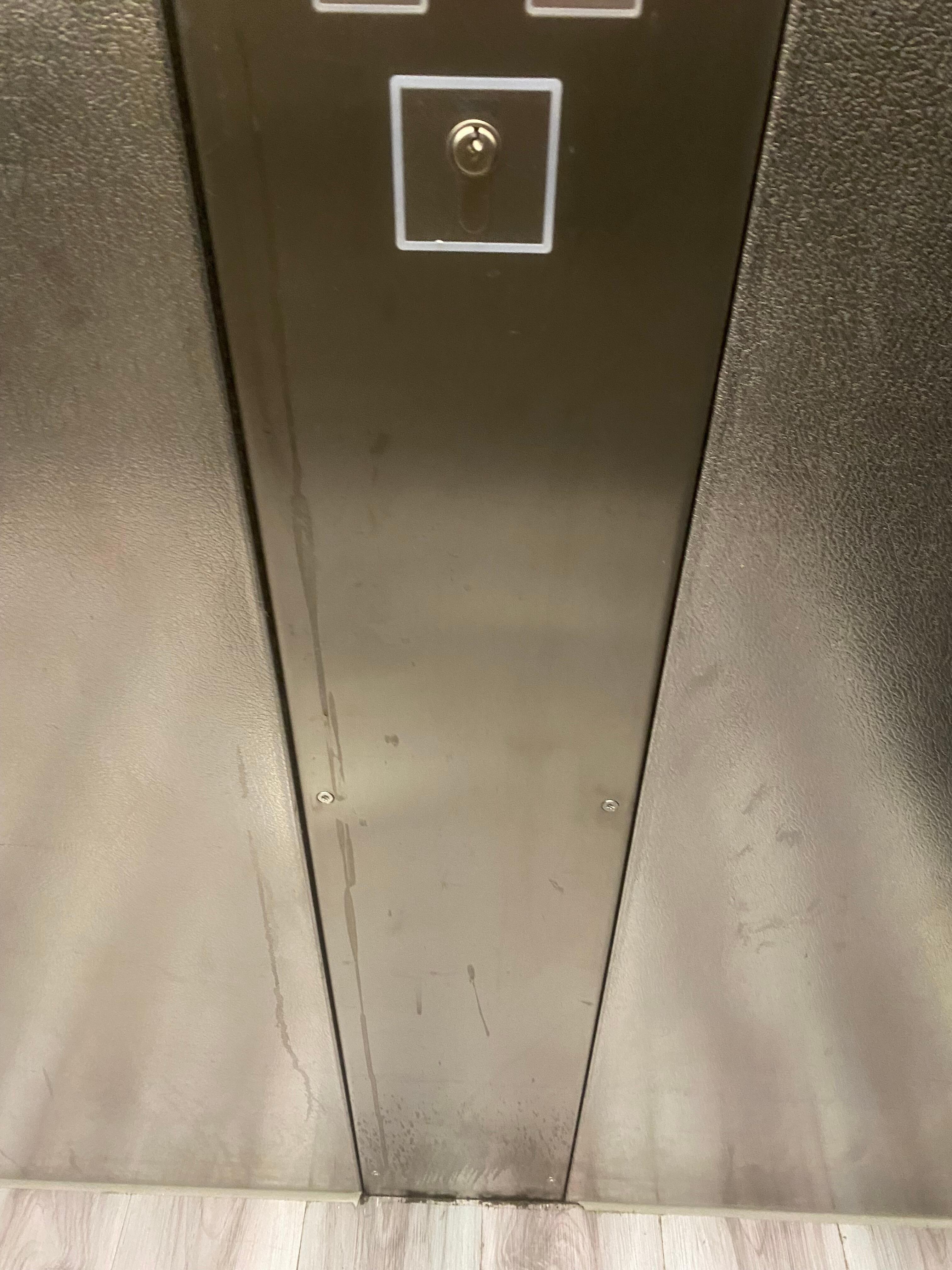 Aufzug dreckig 