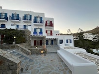 Picture of hotel from outside