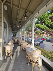 Side of the entrance where the restaurant is