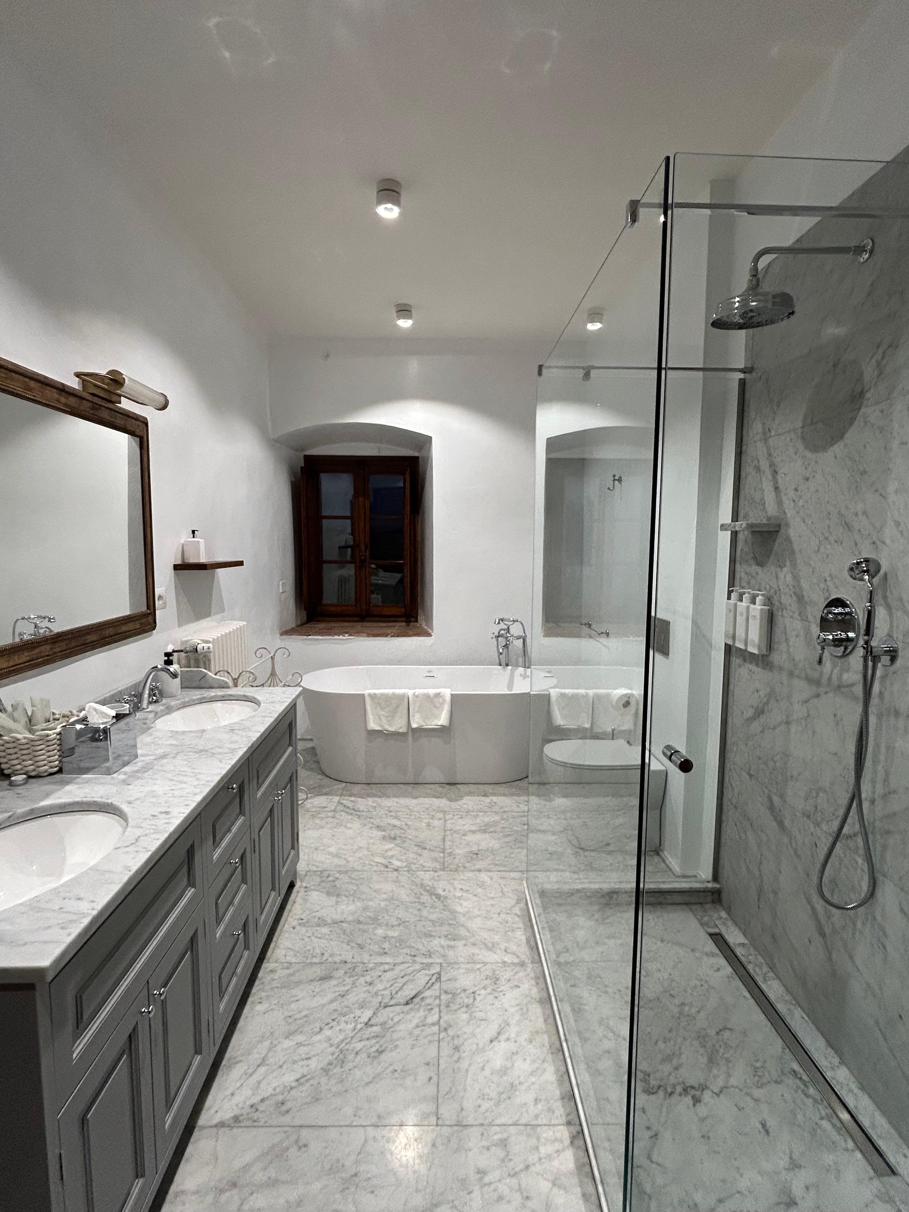 Nice water pressure and guest robes provided 