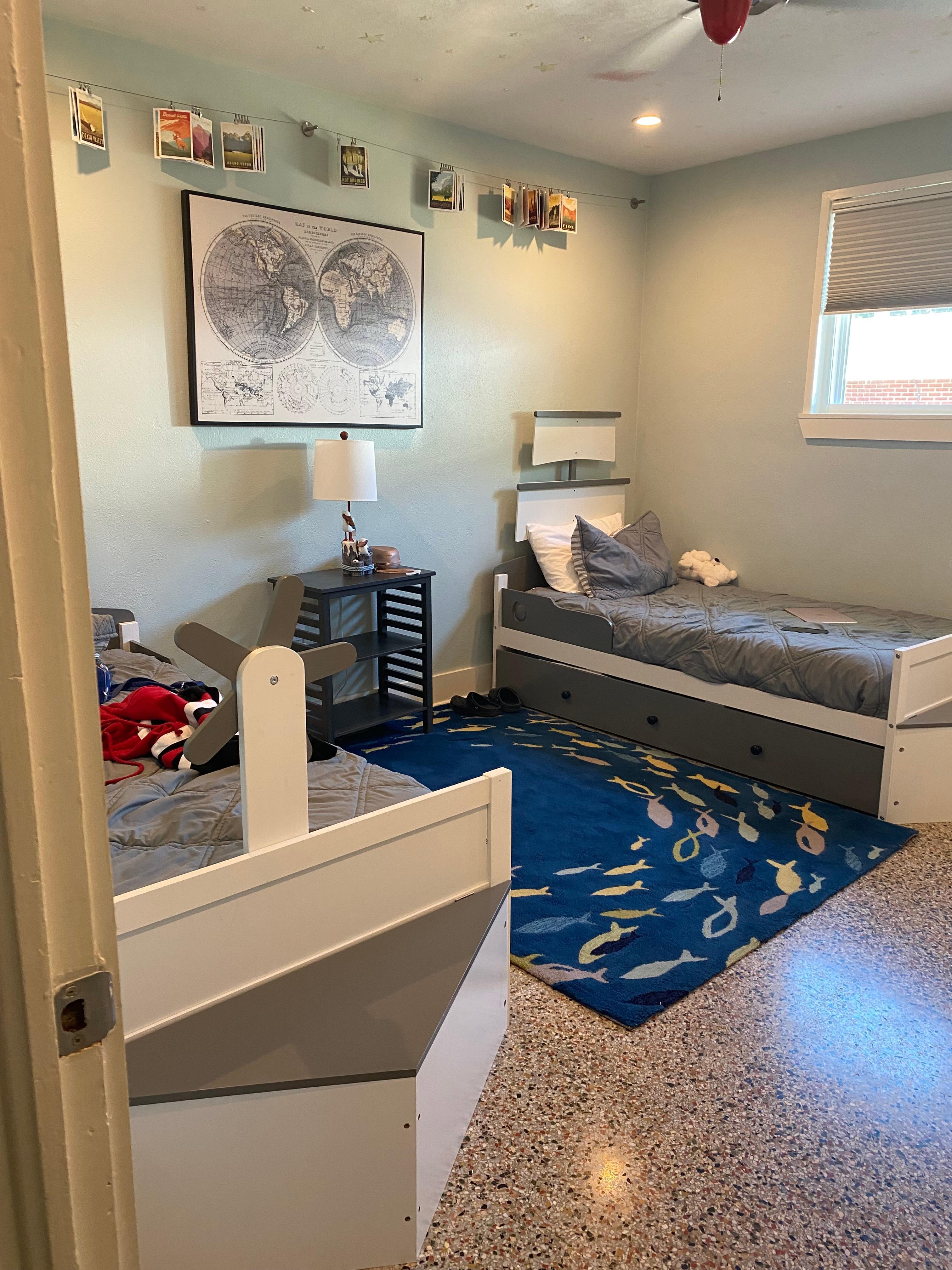 Bedroom (kid friendly)