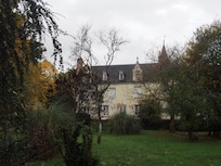 Parc et dépendances très agréables avec ses belles couleurs d'automne où les enfants ont bien joué.