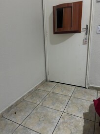 Olha a barata no chão