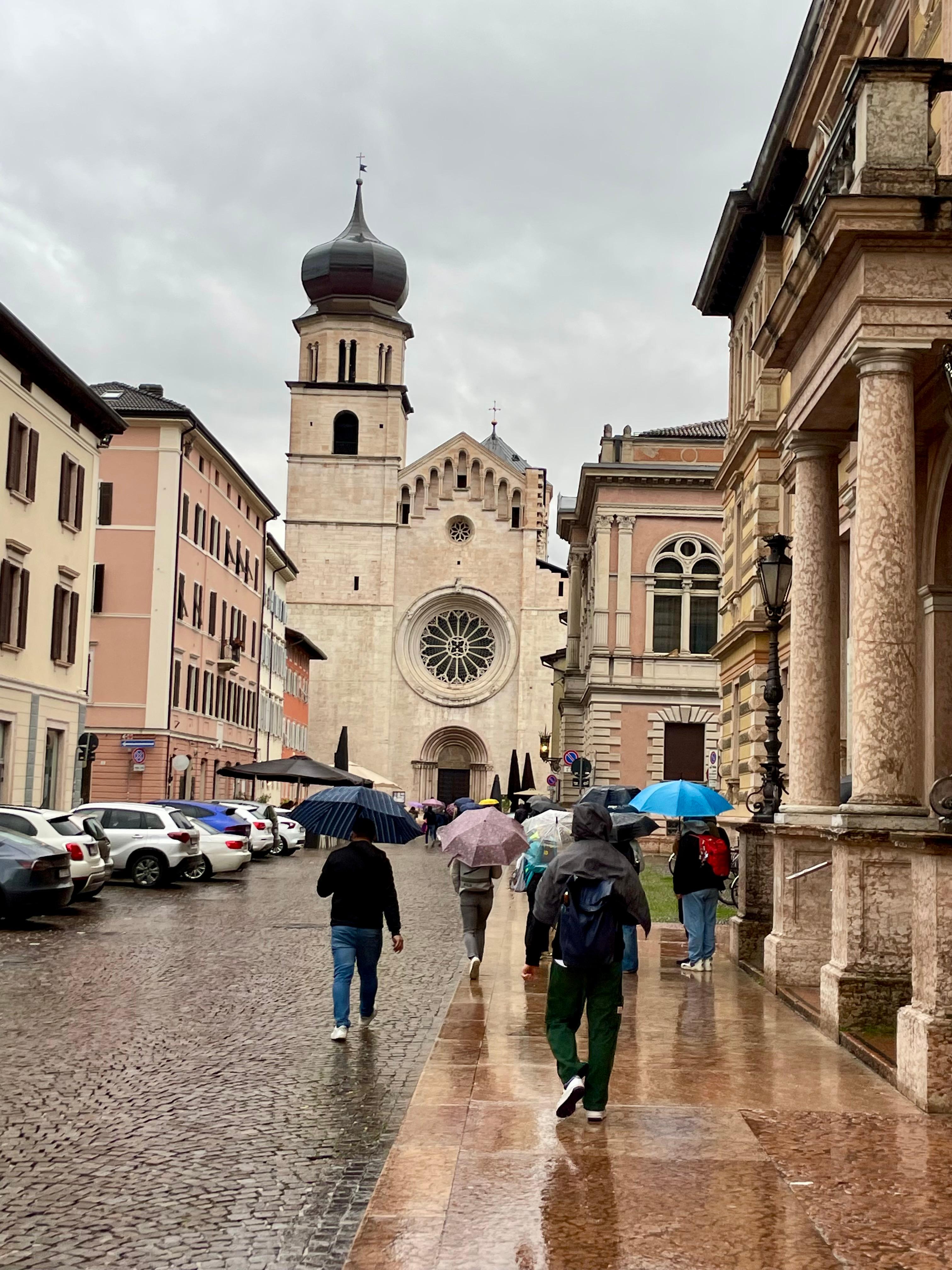 The back walkway to San Vigilio.