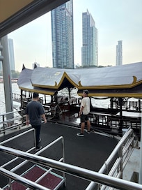 ホテルーアイコンサイアム間のシャトルボート。30分おき、しかも最終が17:30。他のホテルに比べると少なく早すぎる。