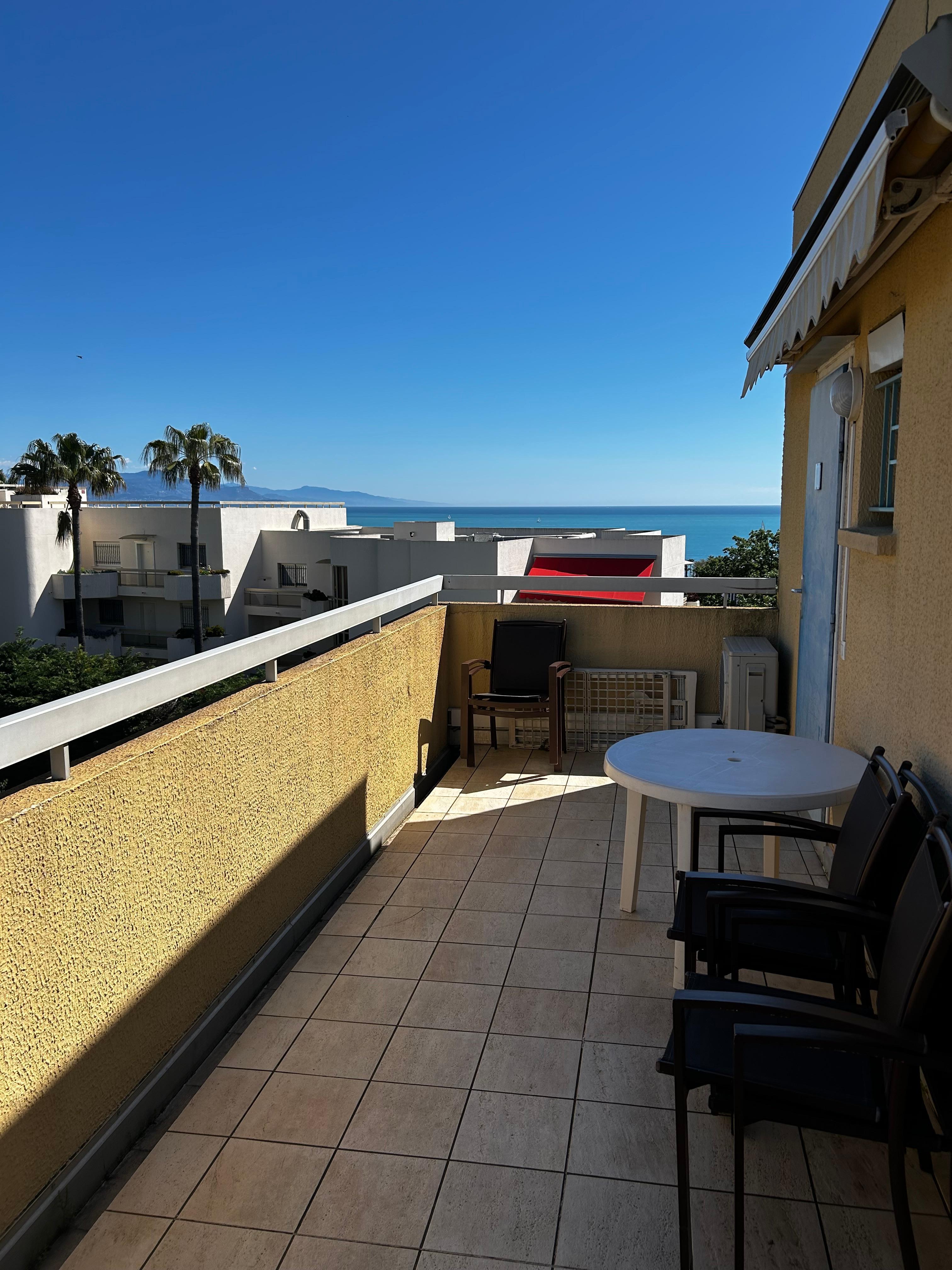 Terrasse vue Antibes mer