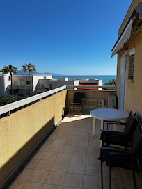 Terrasse vue Antibes mer