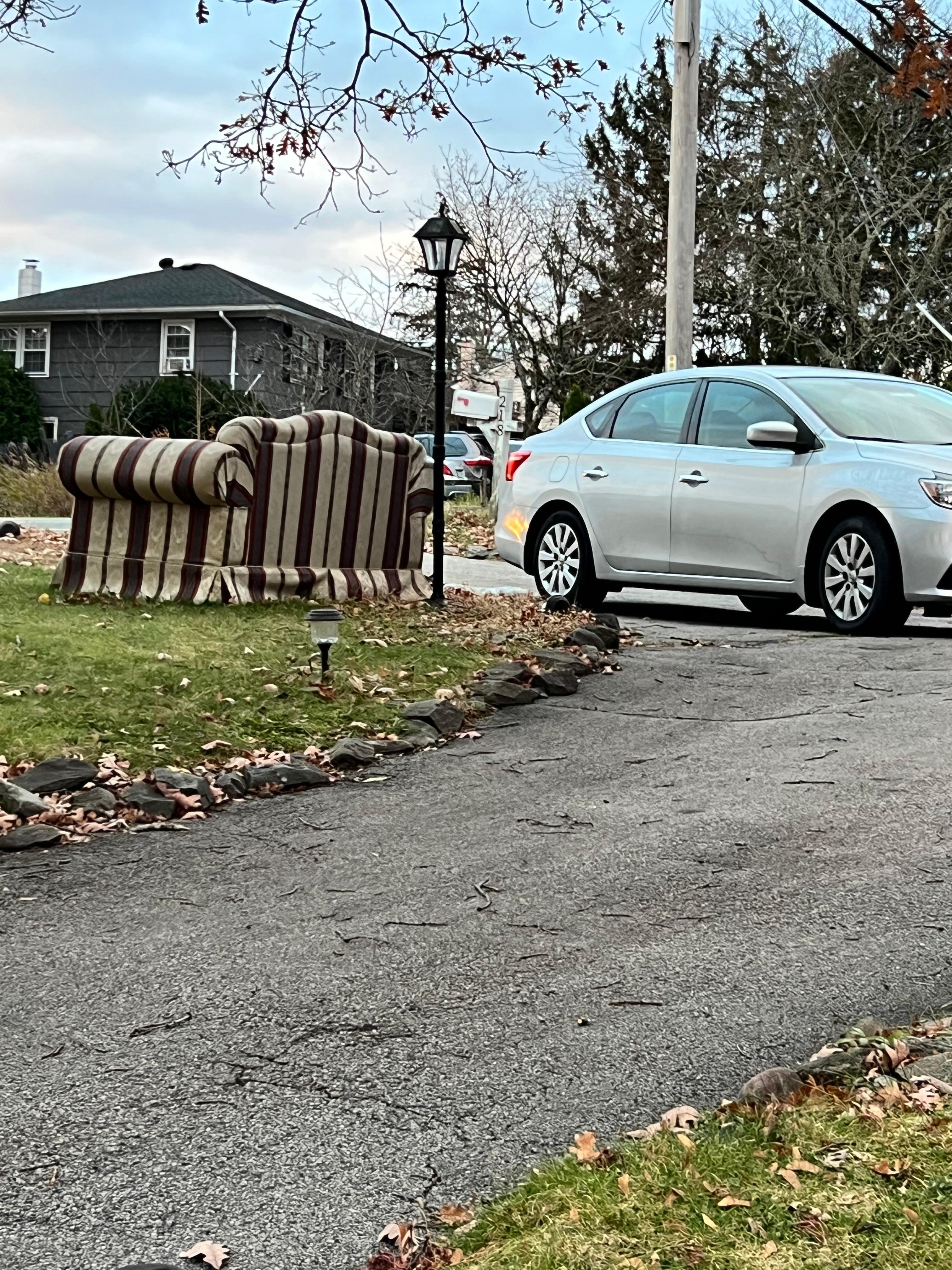 Couch in front yard😳