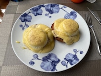 Eggs bennies with a very lemony hollandaise sauce.