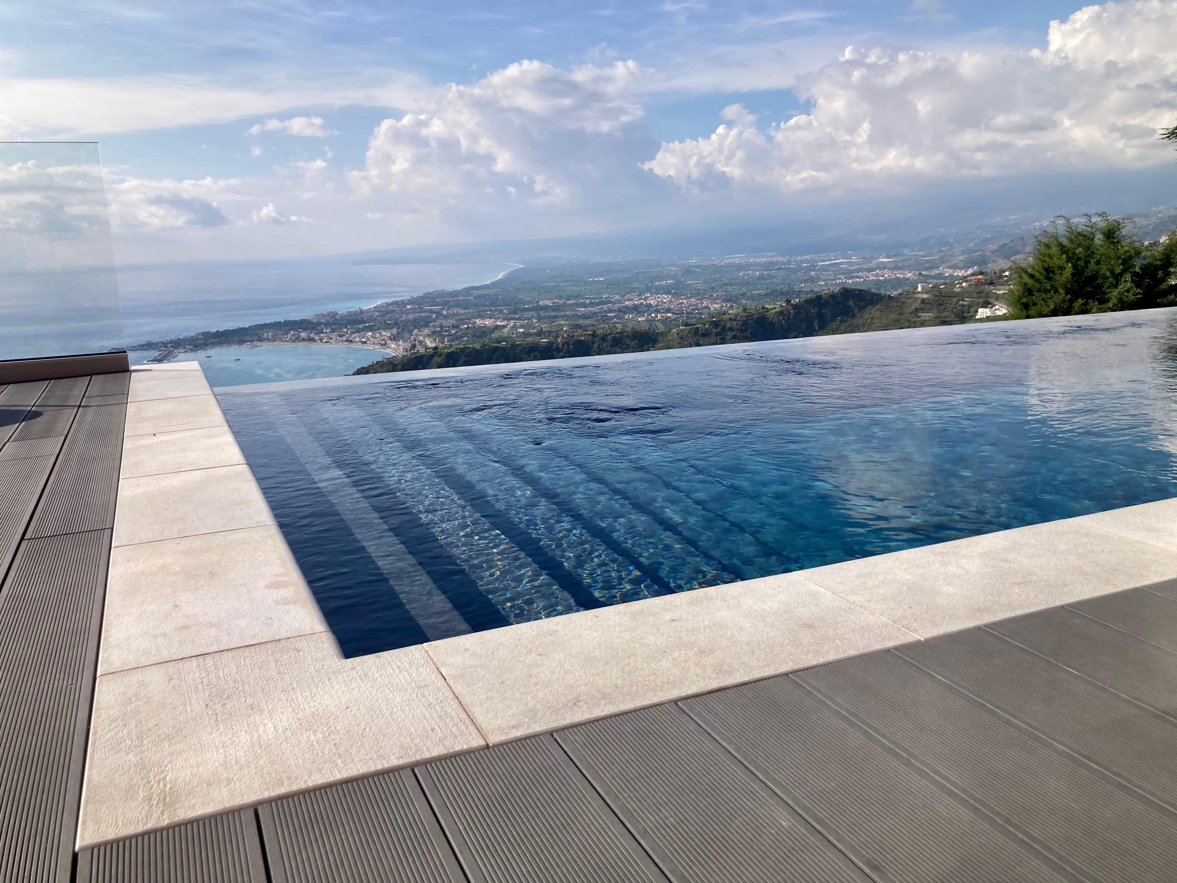 Infinity pool