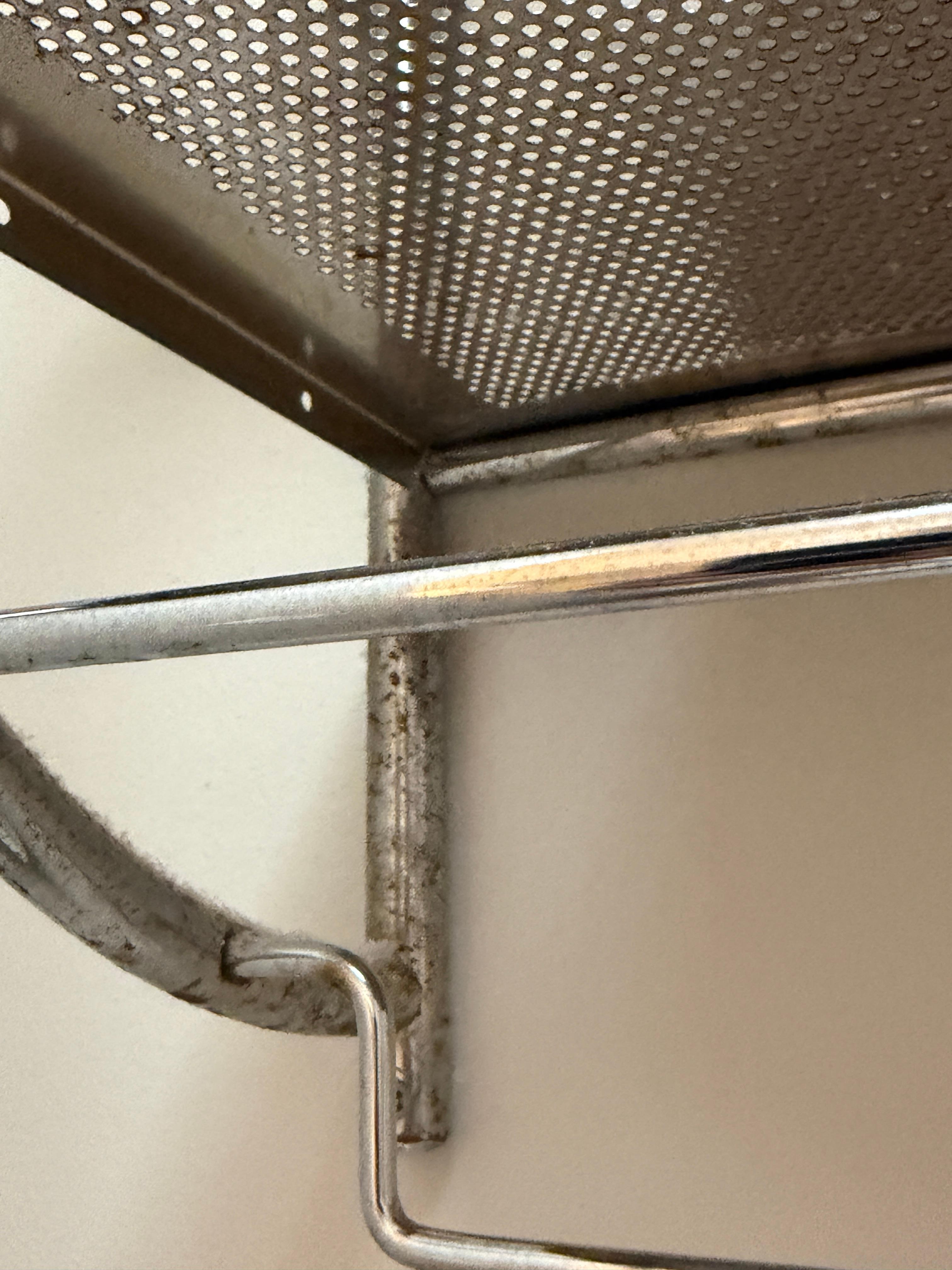 Towel rack lovely and rusted out 