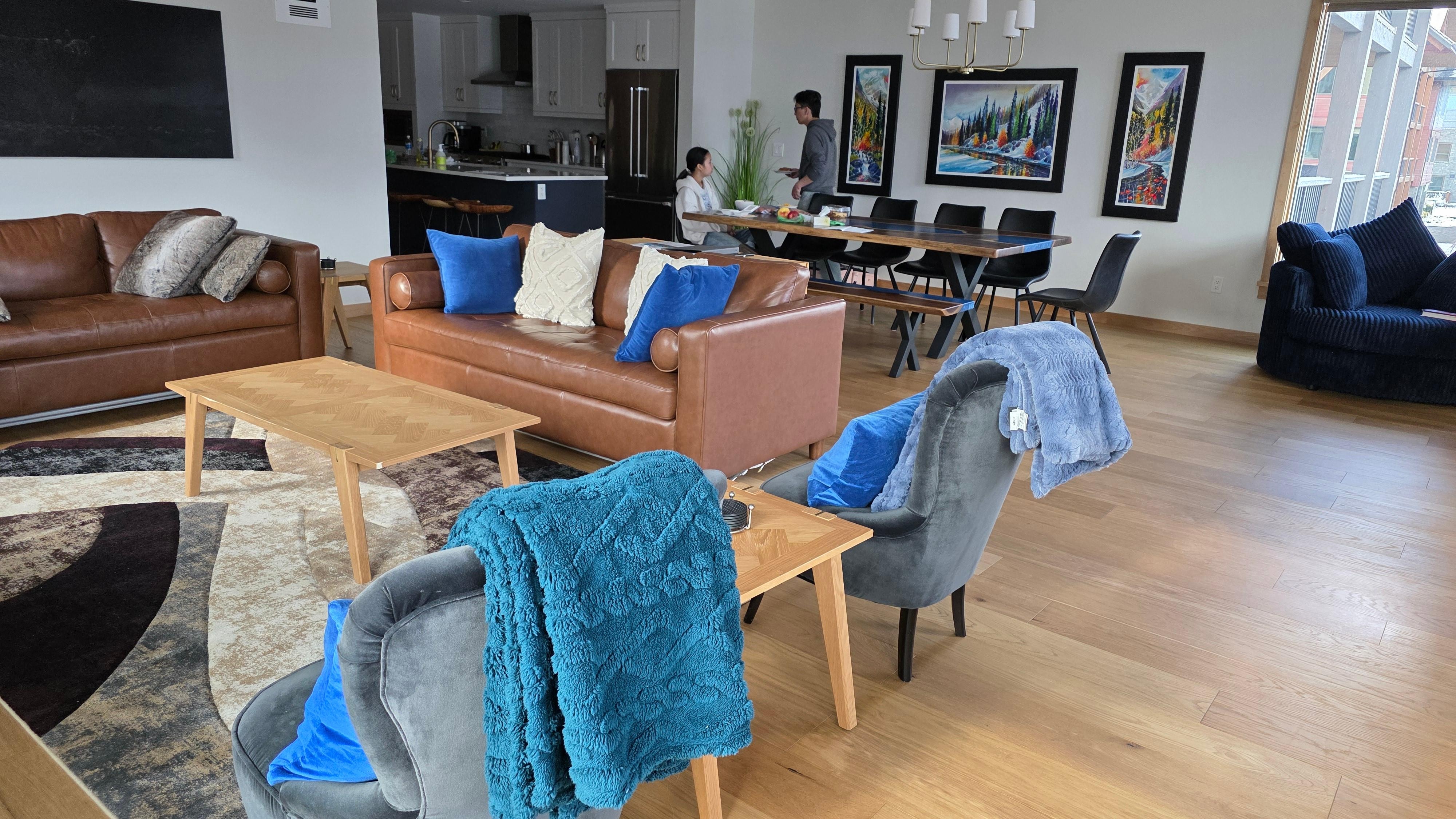 Spacious living room