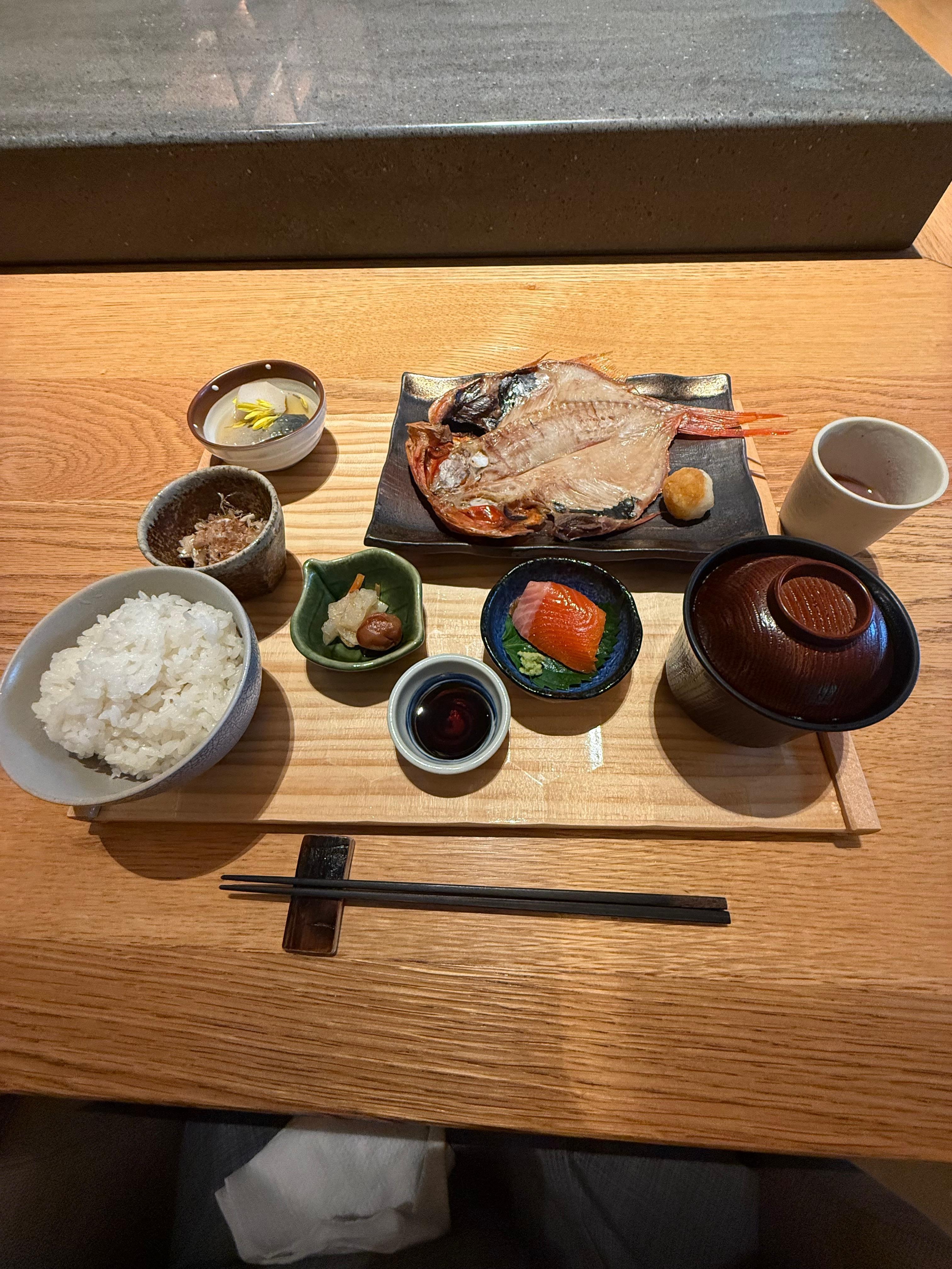 朝食