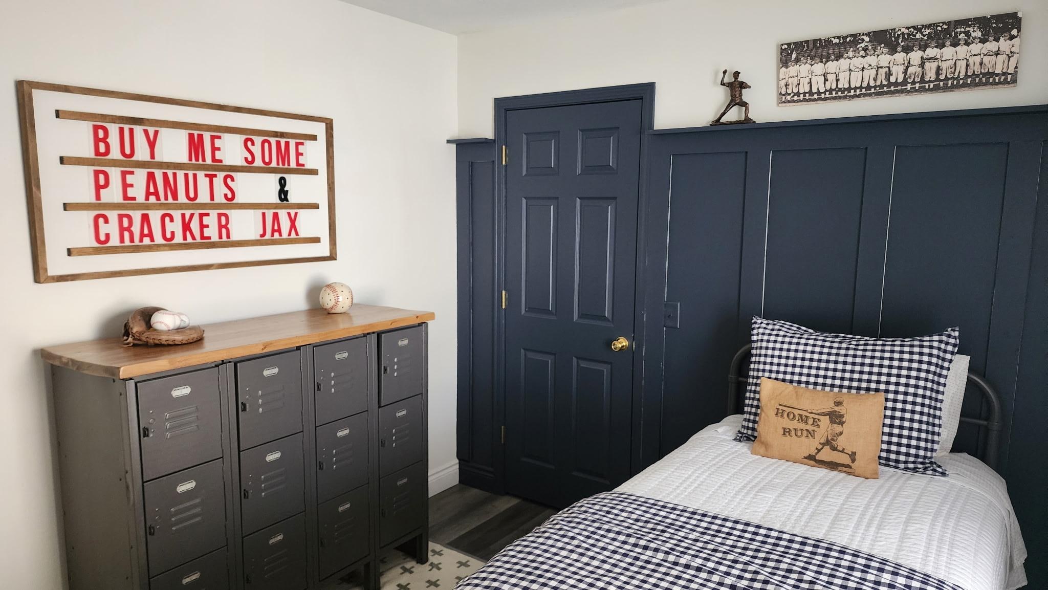 Neat themed twin bedroom