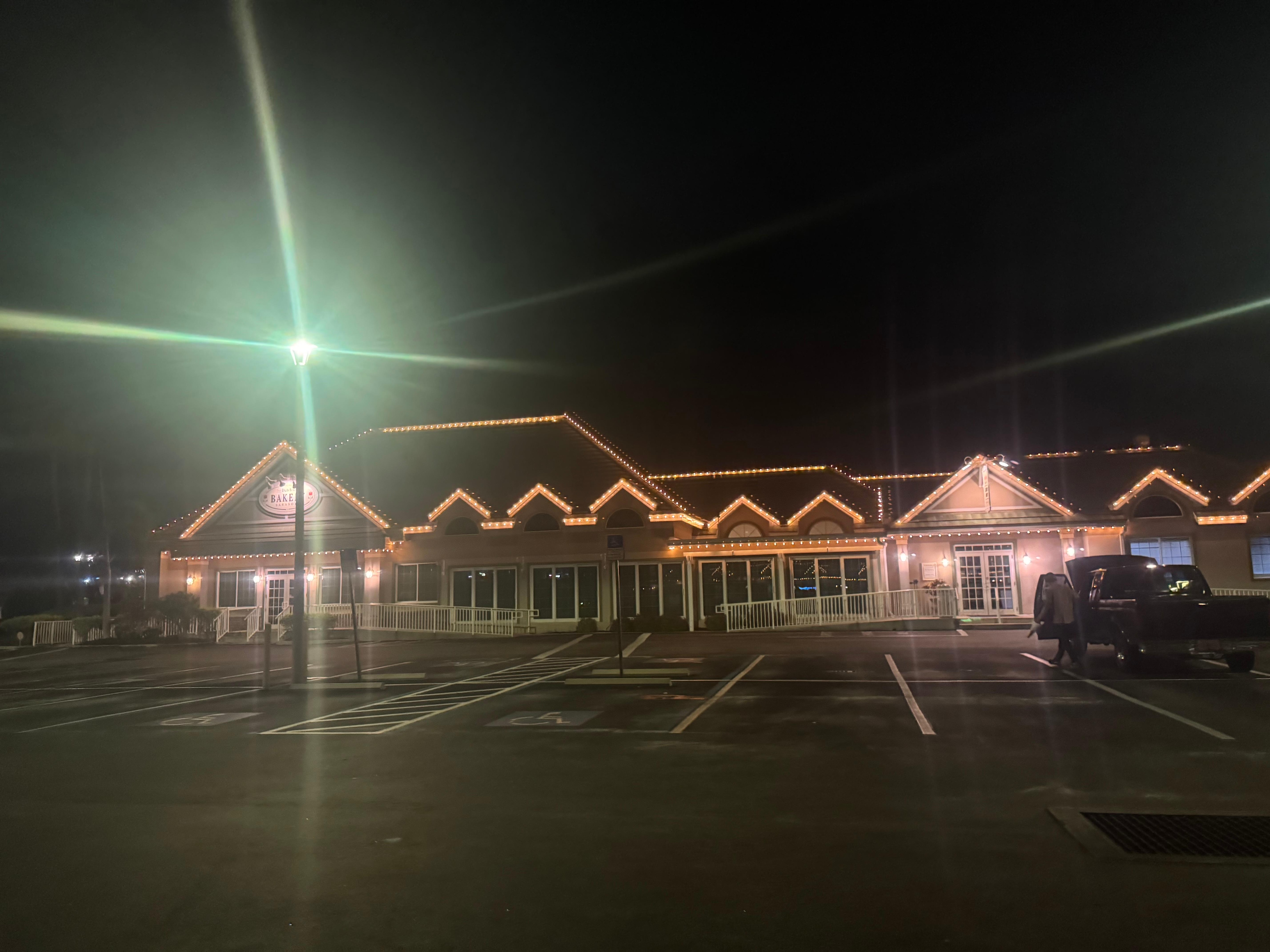 Lojinhas na frente do hotel