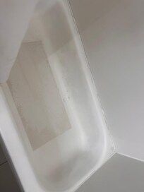 Disgusting bath tub!