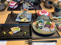 お夕飯です。特にステーキのお肉が絶妙に美味しかった😊