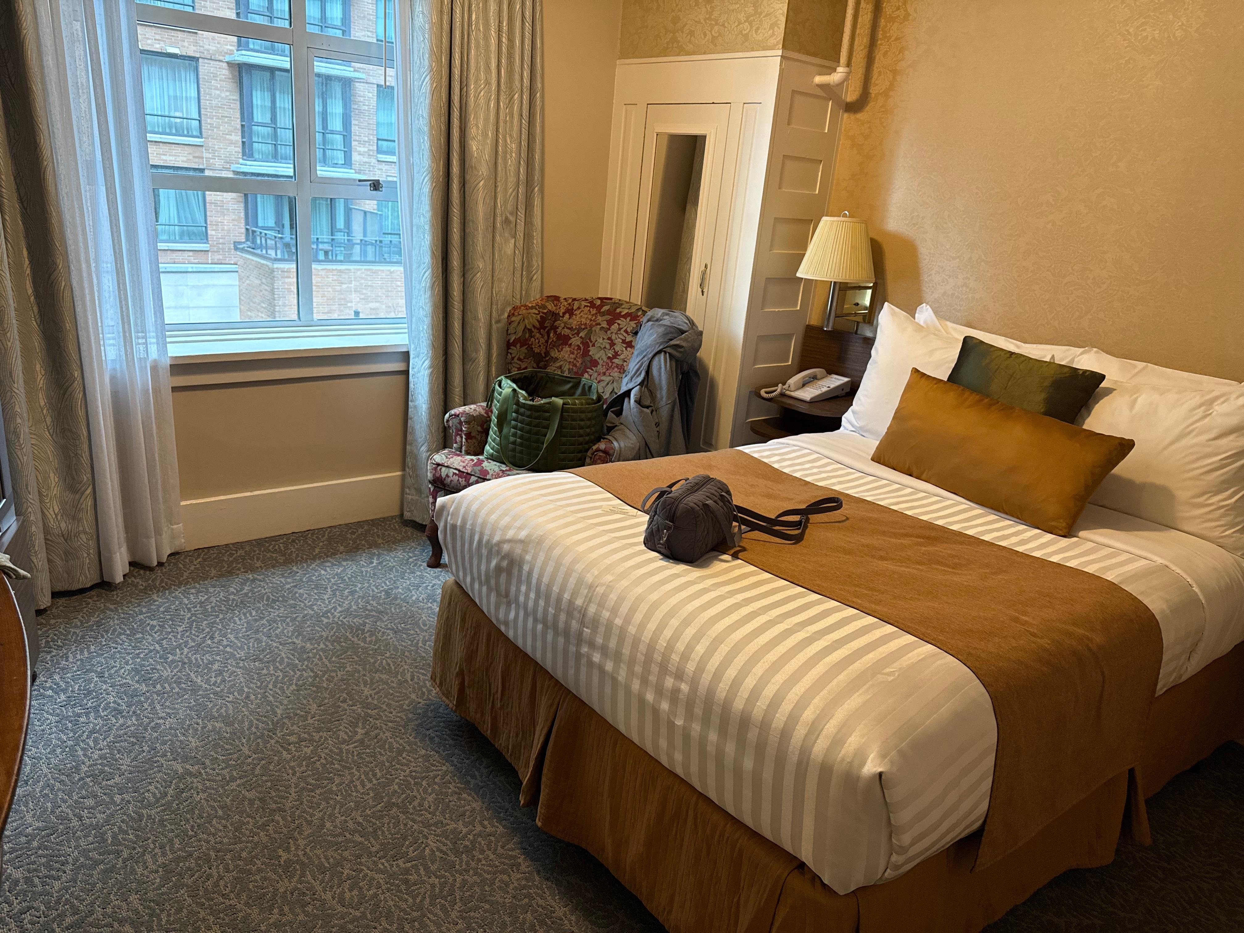 Single double bed view of the street.  Cozy and quiet 