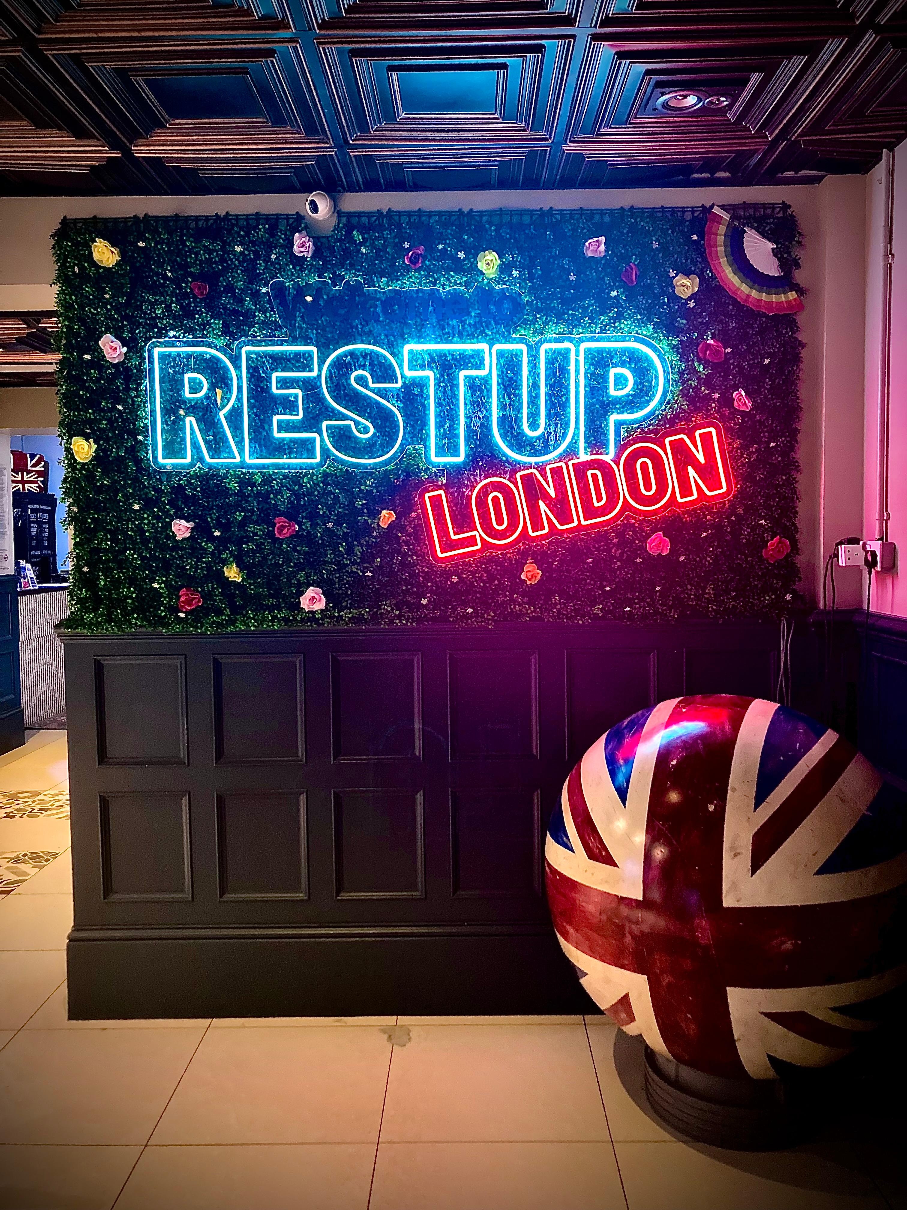 ロンドン宿泊の気分を盛り上げてくれるエントランス