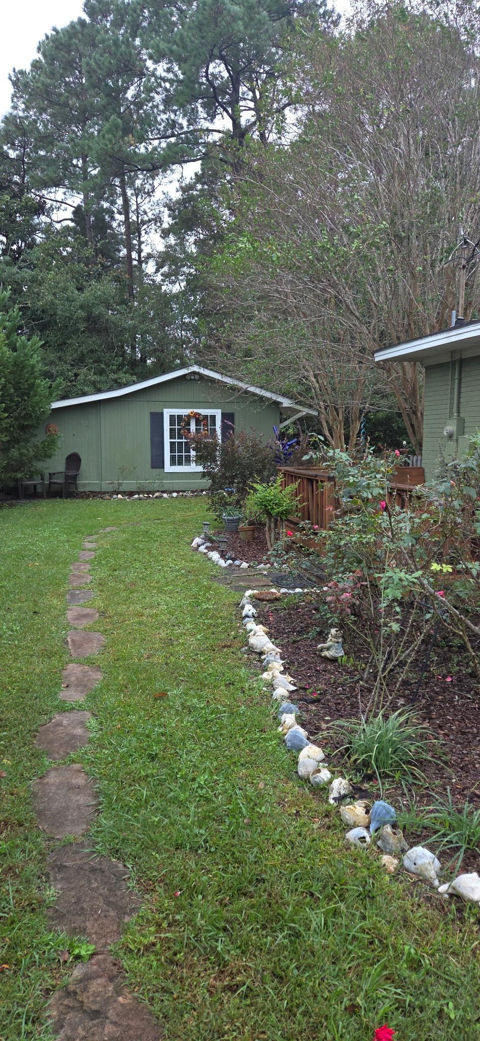 The path leading back to the cottage. 