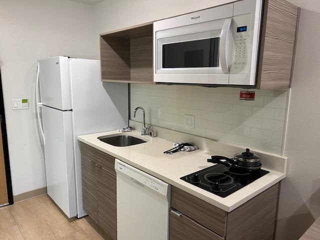 Fully equipped kitchen.