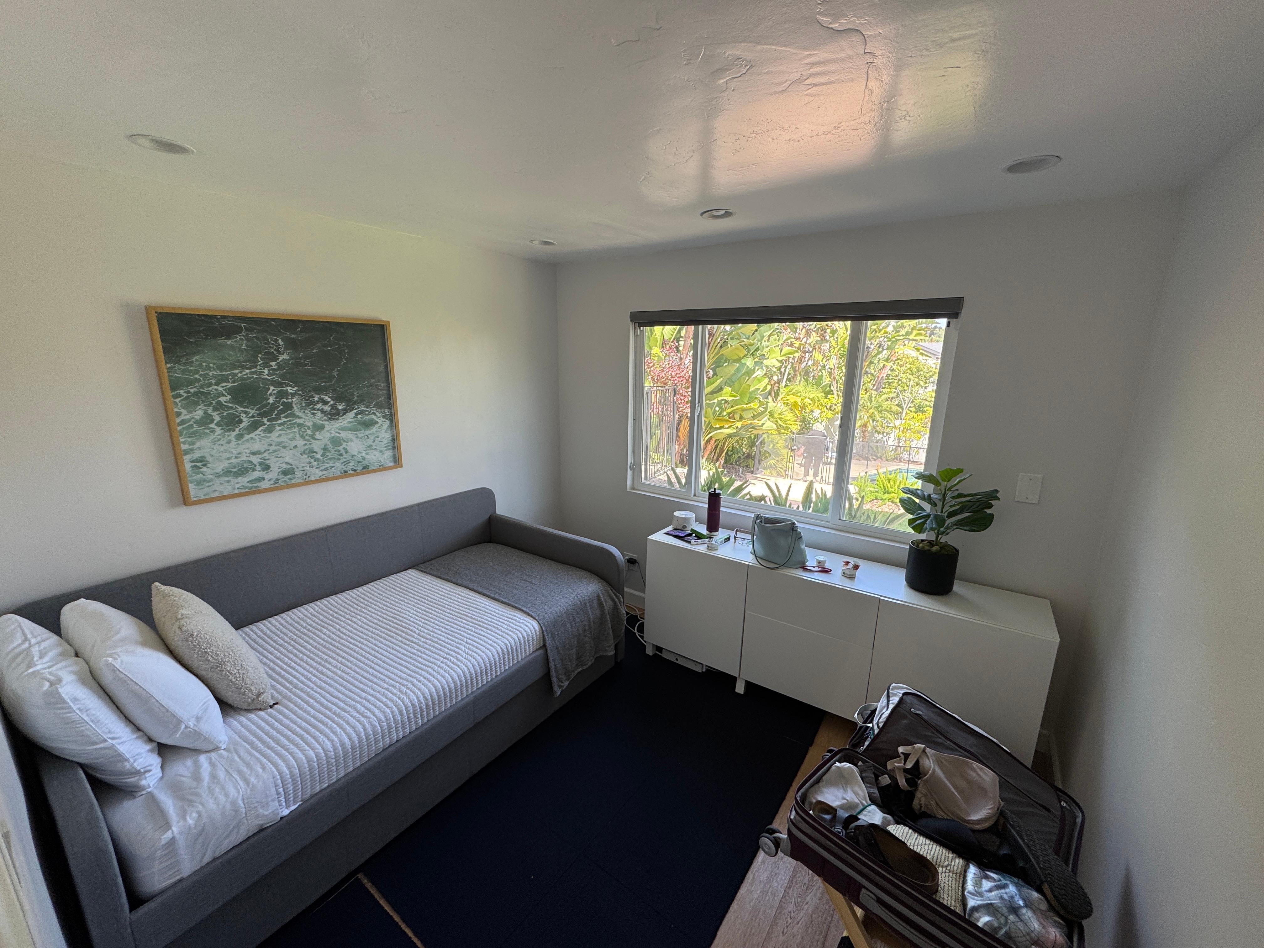 Room with no vent or closet