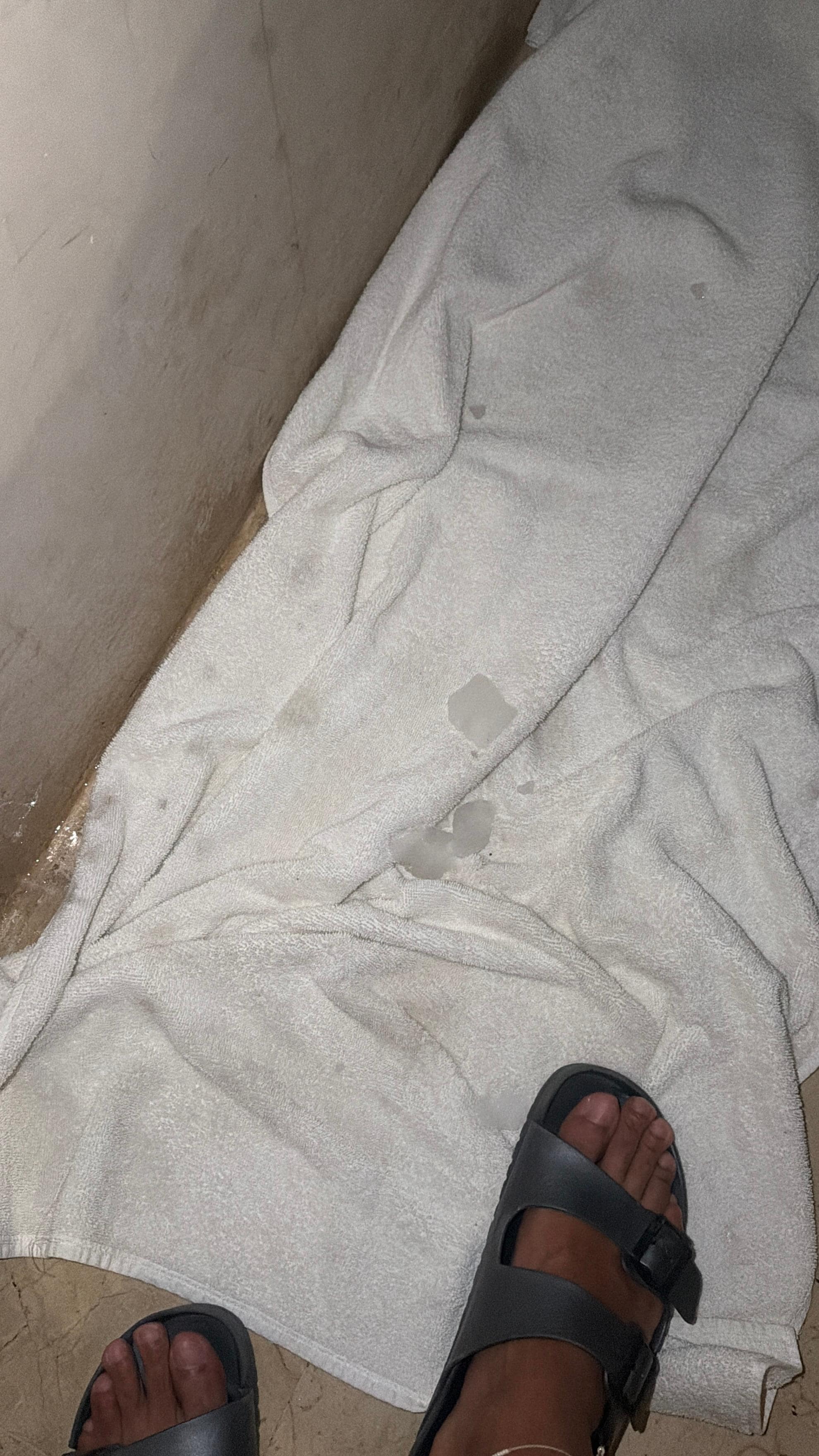 Ac leaks into bed,  turns into ice maker.  Starts spitting out ice and makes really loud noise.  Bad smelling water has to use towels to help soak up.  