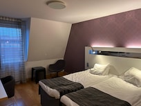 Standardrum med dubbelsäng.