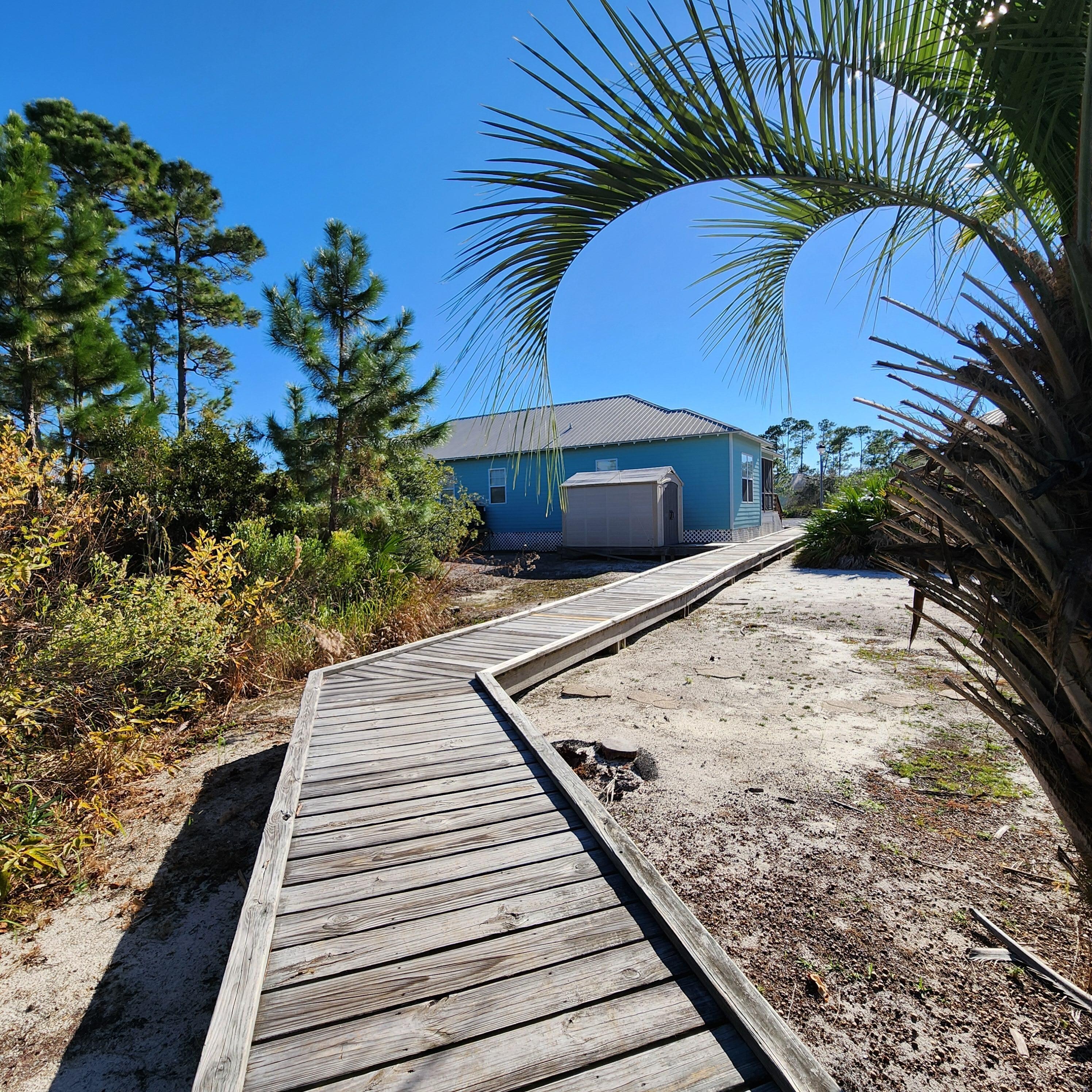 Long walk from cottage to parking area in cul-de-sac. 