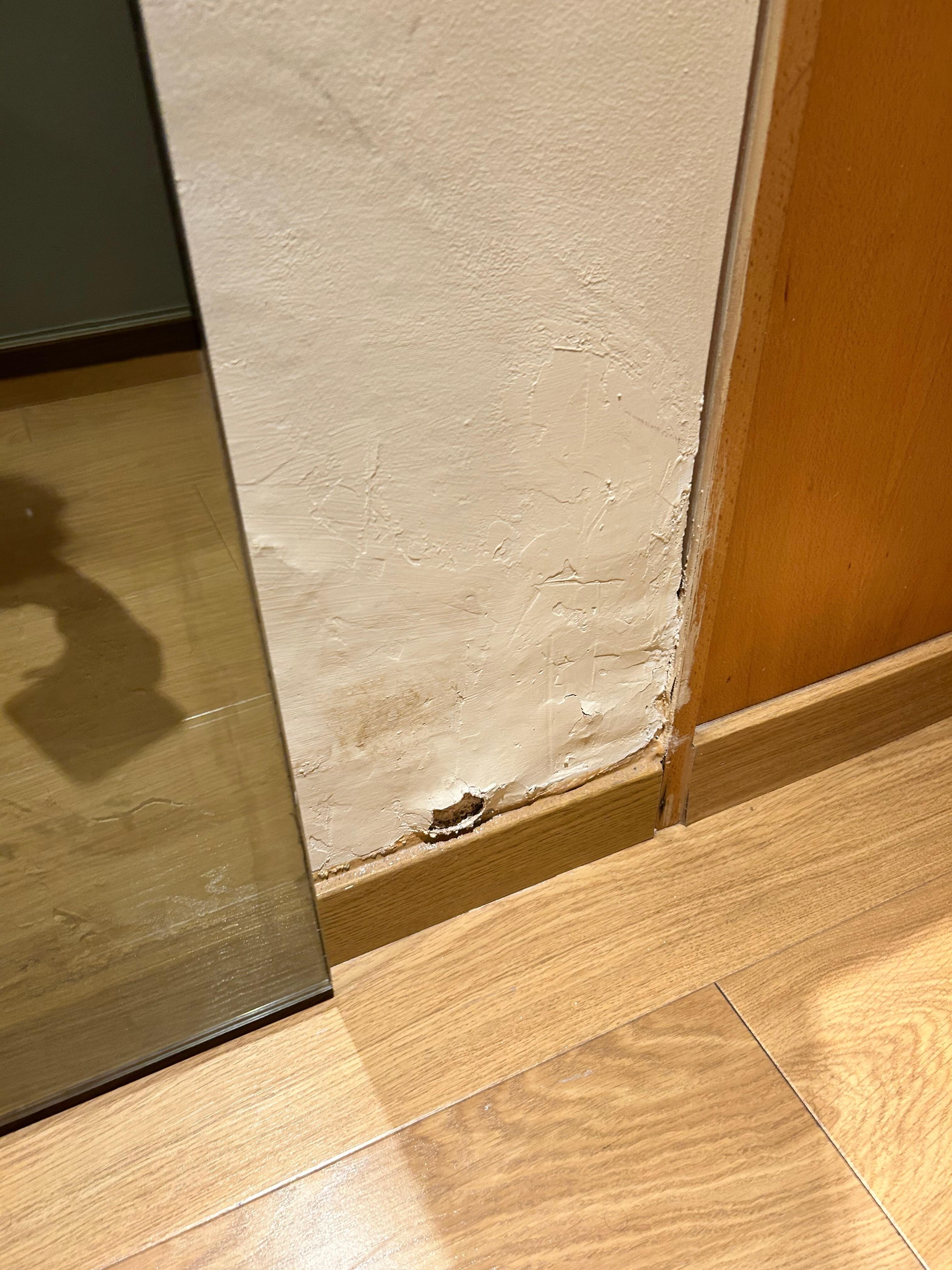 Muro vicino al bagno